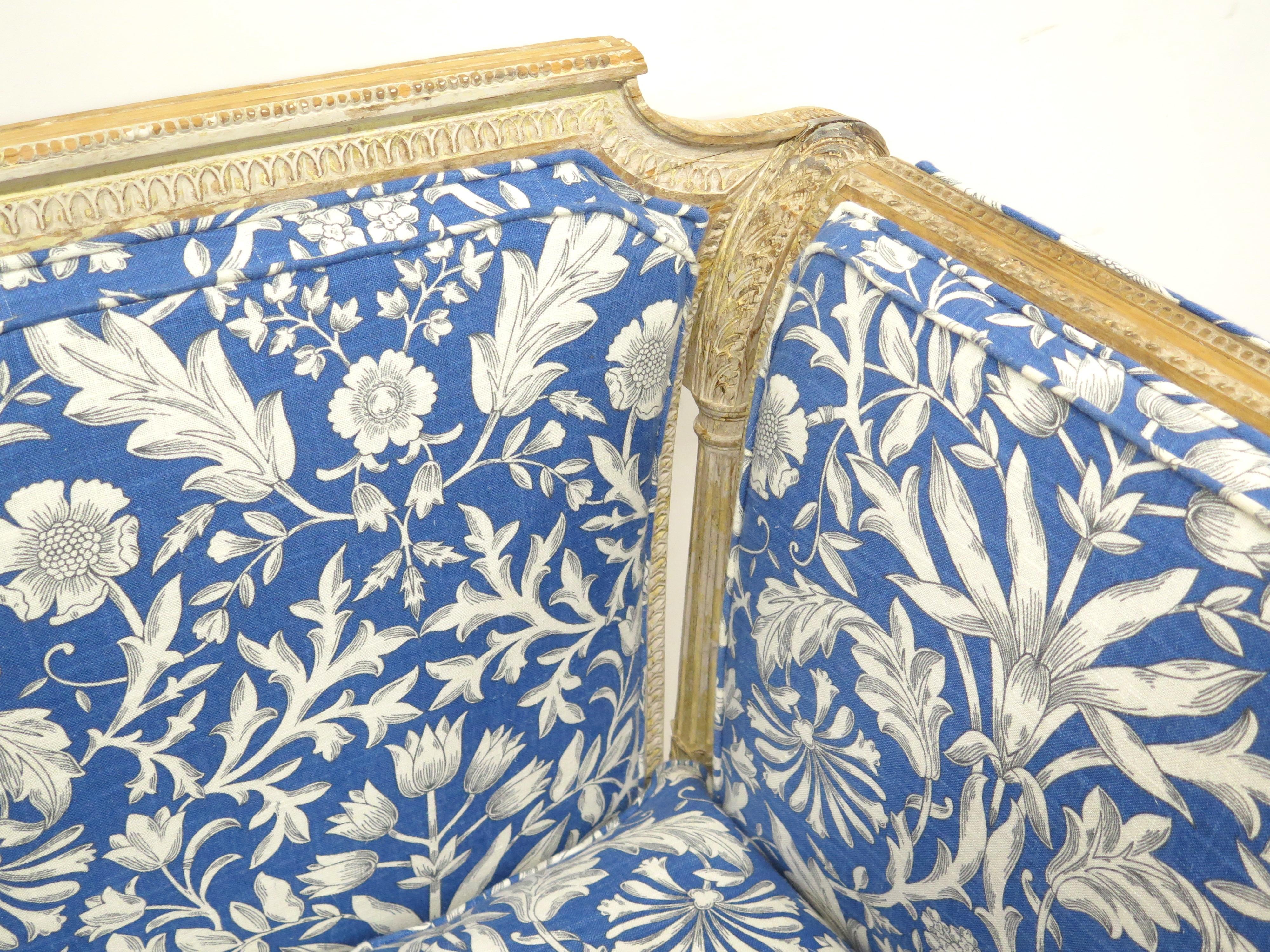 XIXe siècle Canapé de style Directoire avec cadre sculpté et peint en vente