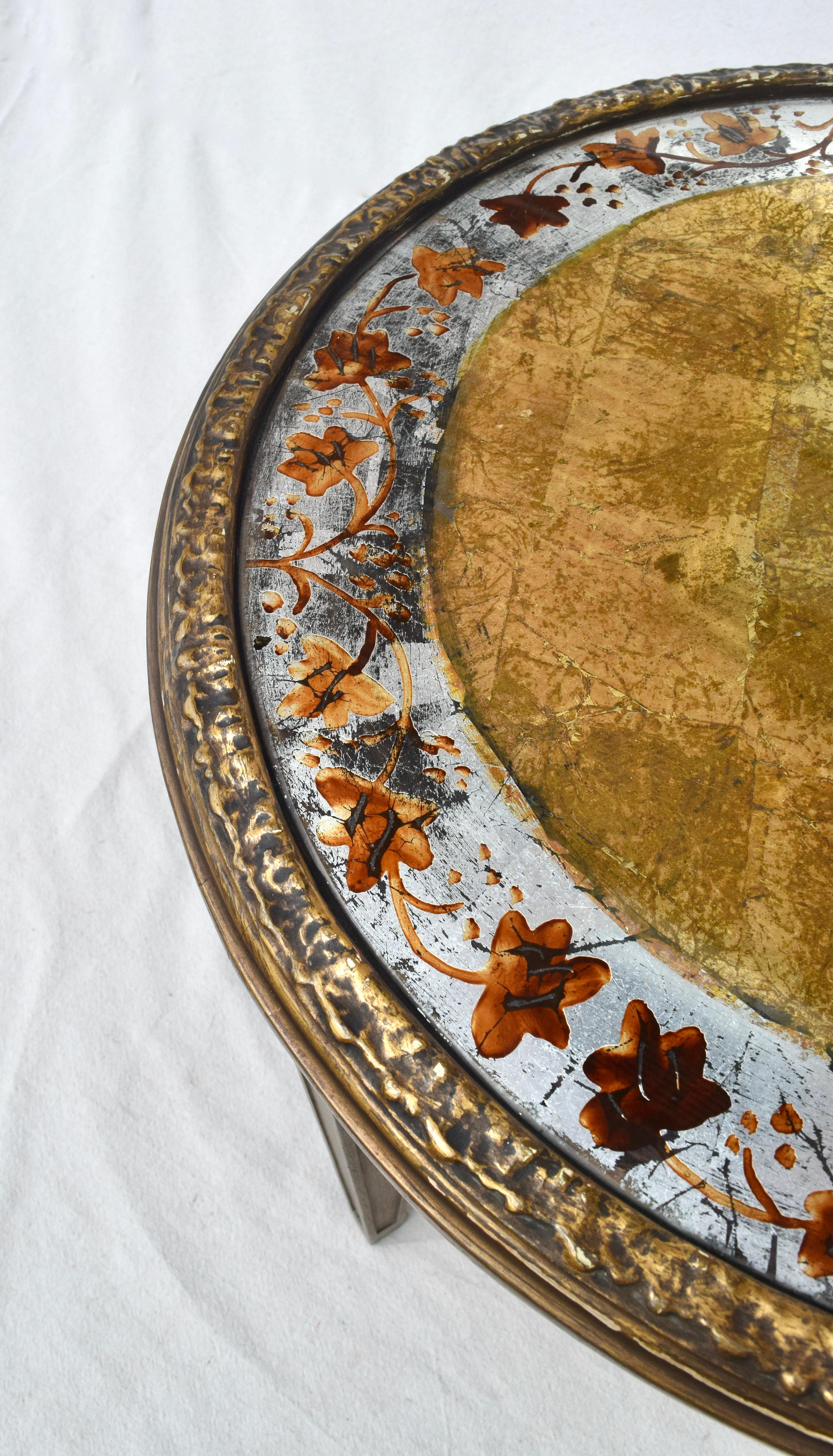 Table Dorée à la feuille de style Directoire Verre Eglomese en vente 5