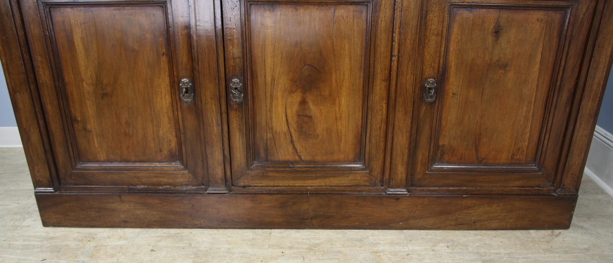 Directoire Walnut Enfilade In Good Condition In Port Chester, NY