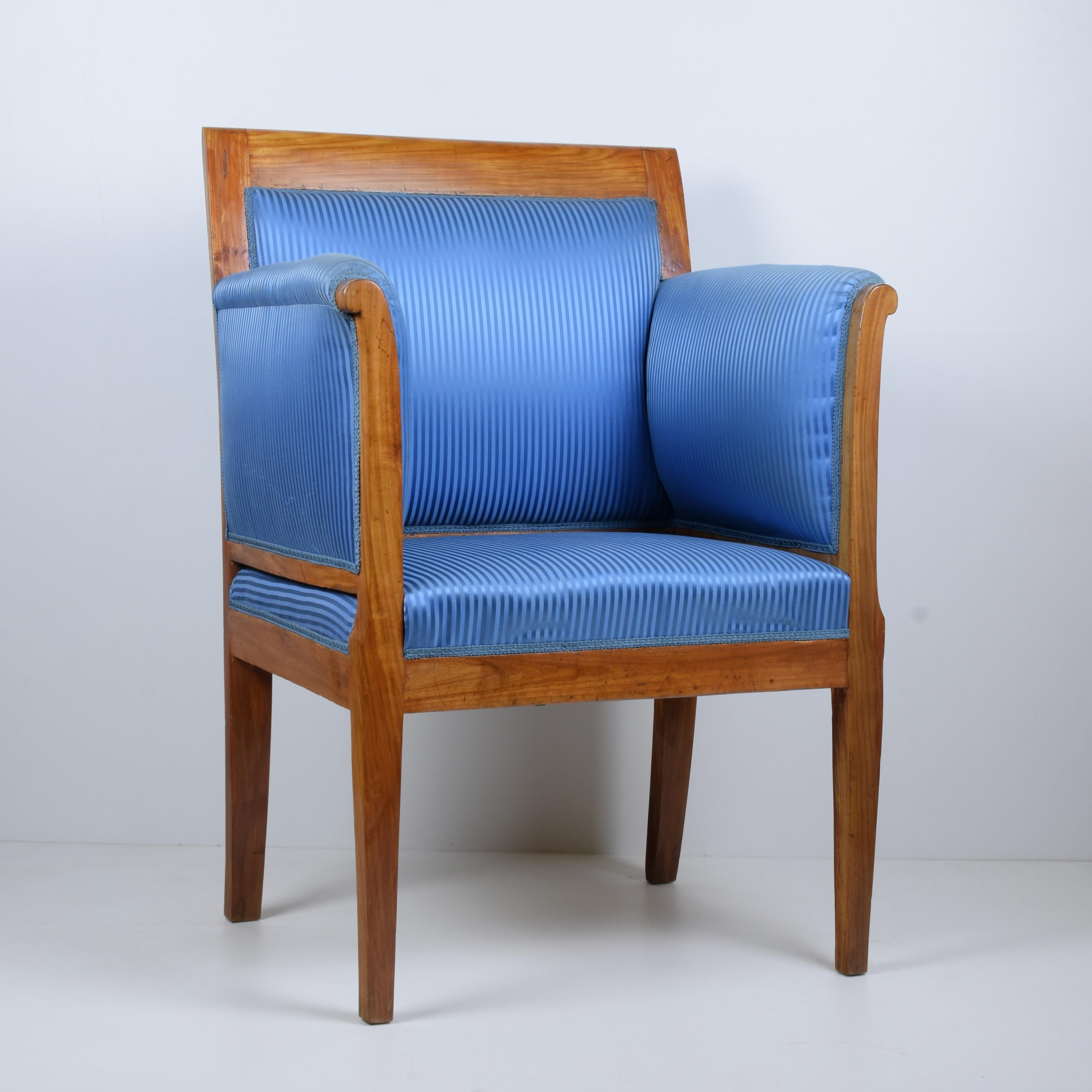 Tuscany, Early 19th Century
In solid cherry. New padding and light blue coating.
Dimensions: cm H 100 x D 60 Seat height approx. 49 cm