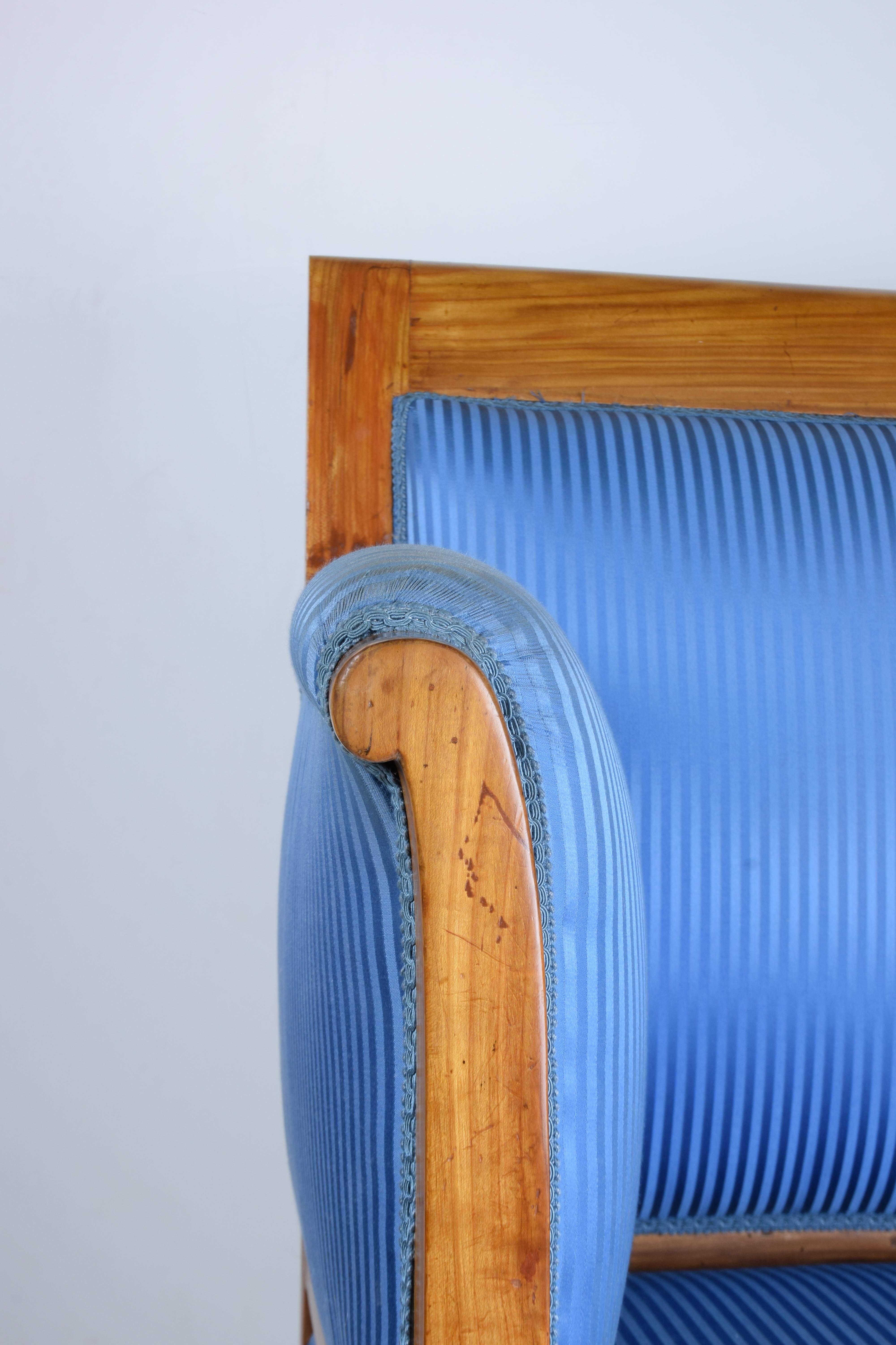 Directoire Armchair in Cherrywood with light blue coating, Italy, 19th Century In Good Condition For Sale In Prato, IT