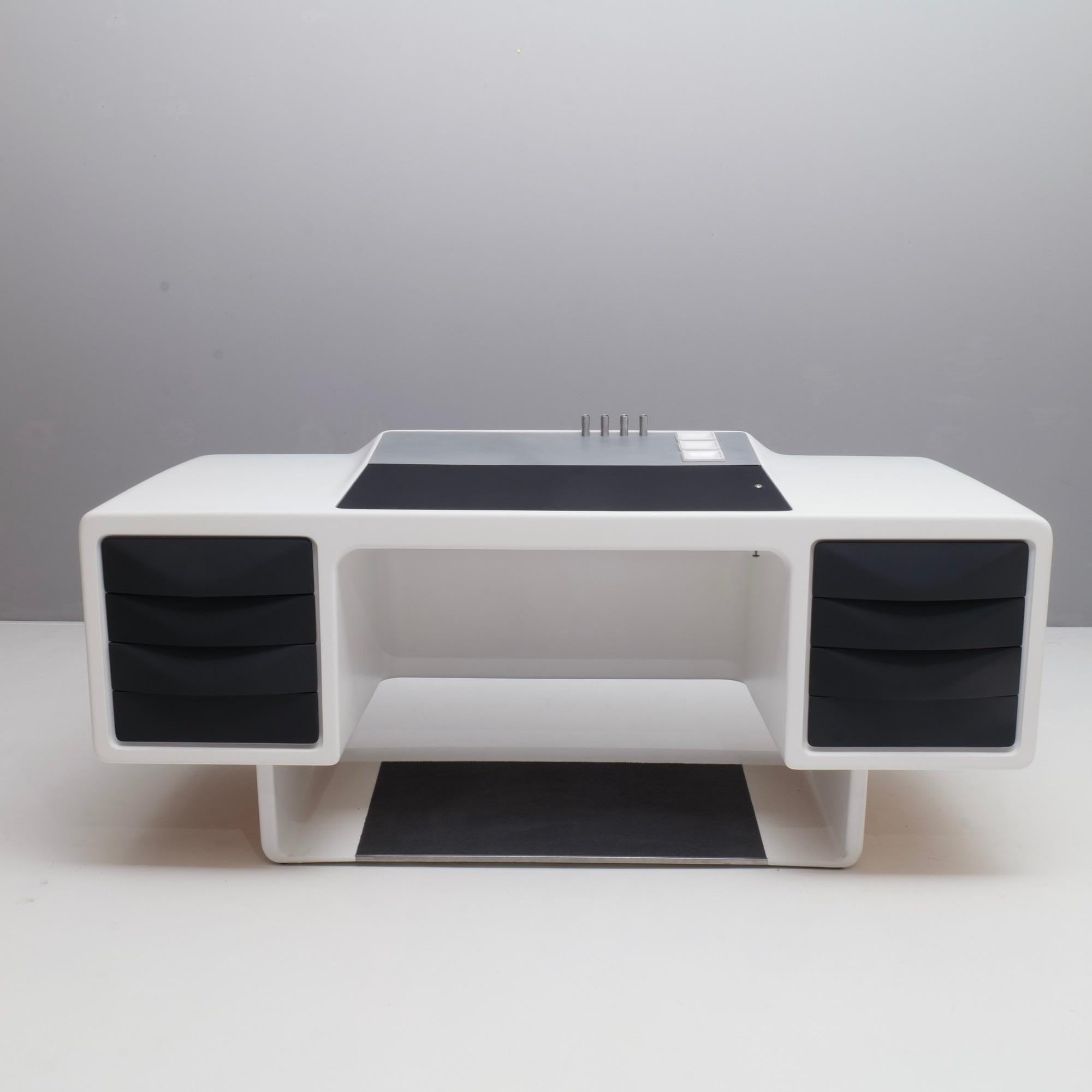 Igl Jet Top directors desk made out of  molded Baydur (Fiberglas)

Strong shapes and practical inlays as well as the hidden storage space combines design & function.

The material Baydur developed specifically for the table by Bayer AG in the 1970s.