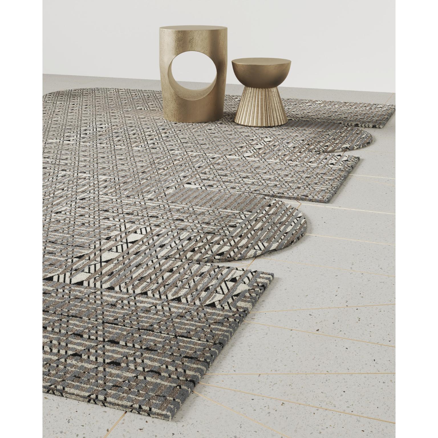 Tapisserie murale Diriyah par Antilla Di Lauro
Dimensions : L 205 x H 208 cm : L 205 x H 208 cm.
MATERIAL : Soie fine de bambou et nylon.

Antilla Di Lauro (née en 1989 à Milan, Italie) conçoit et crée des tapis et des tapisseries uniques. Après