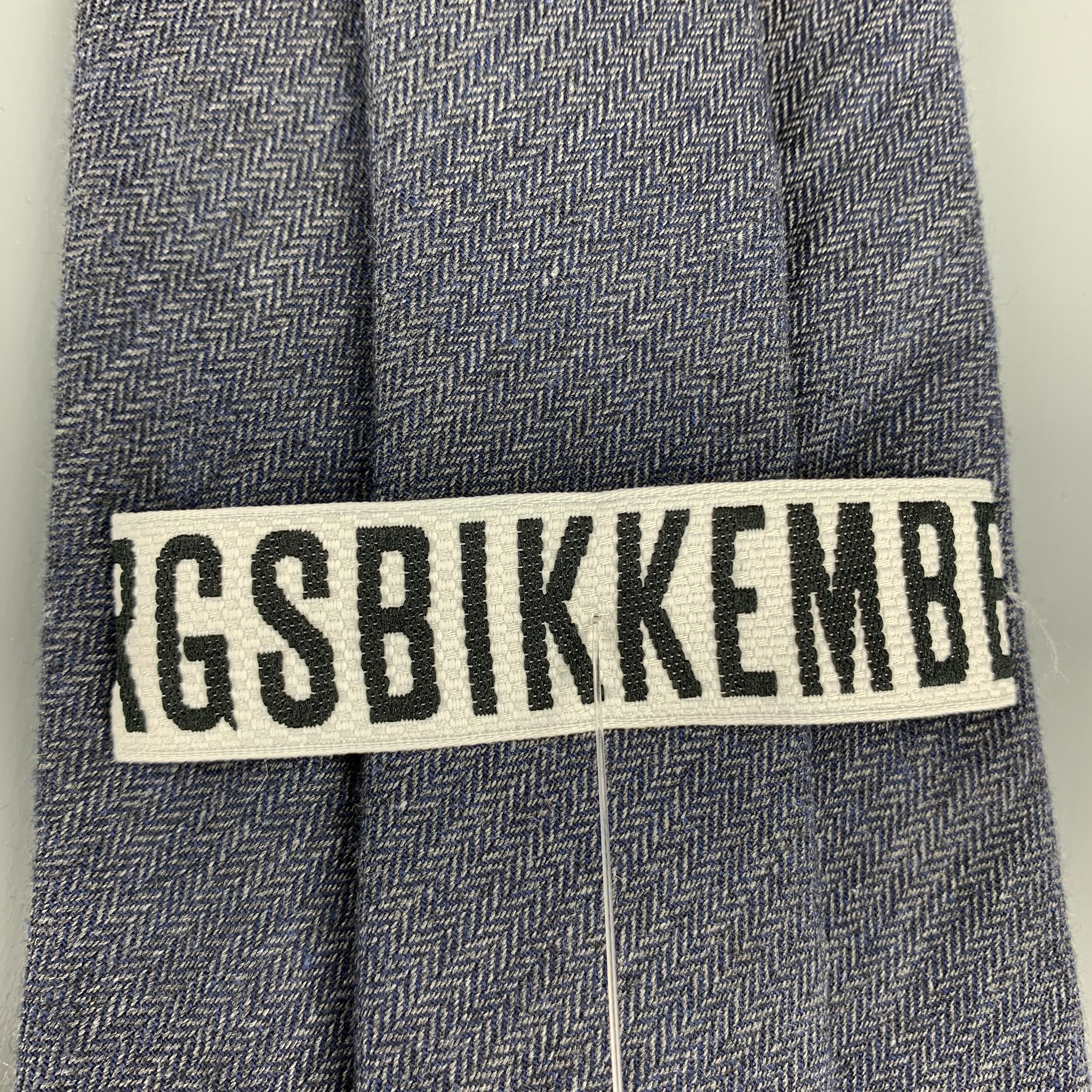 DIRK BIKKEMBERGS Navy Cotton Herringbone Tie In Excellent Condition In San Francisco, CA