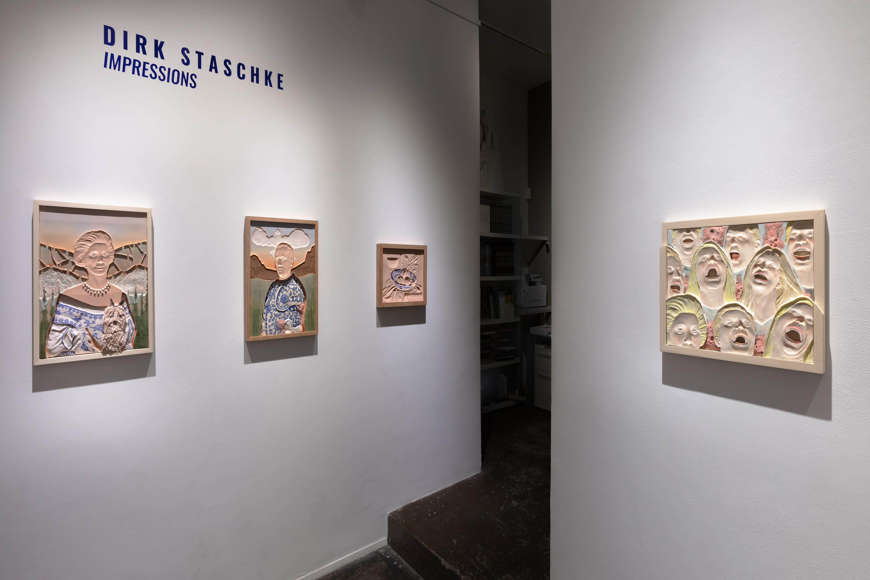 Dirk Staschke est un artiste qui travaille en studio à plein temps et qui est surtout connu pour son exploration des thèmes des natures mortes hollandaises Vanitas dans le médium de la céramique. Son travail actuel explore l'espace entre la