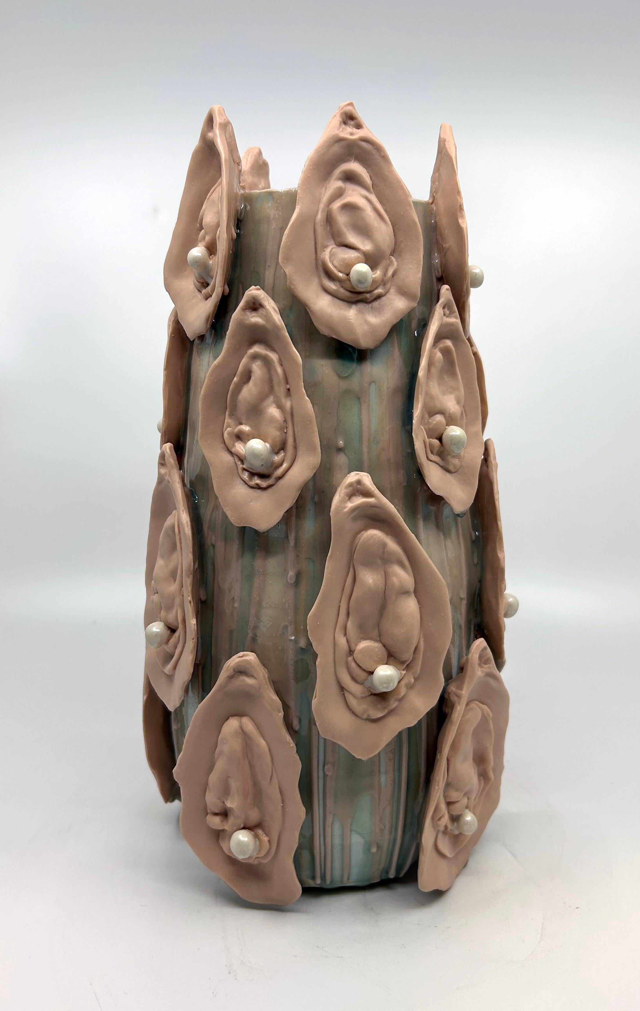 Dirk Staschke Still-Life Sculpture - Contemporary Ceramic Trompe l'oeil Sculpture, Glazed Porcelain, "Oyster Vase"