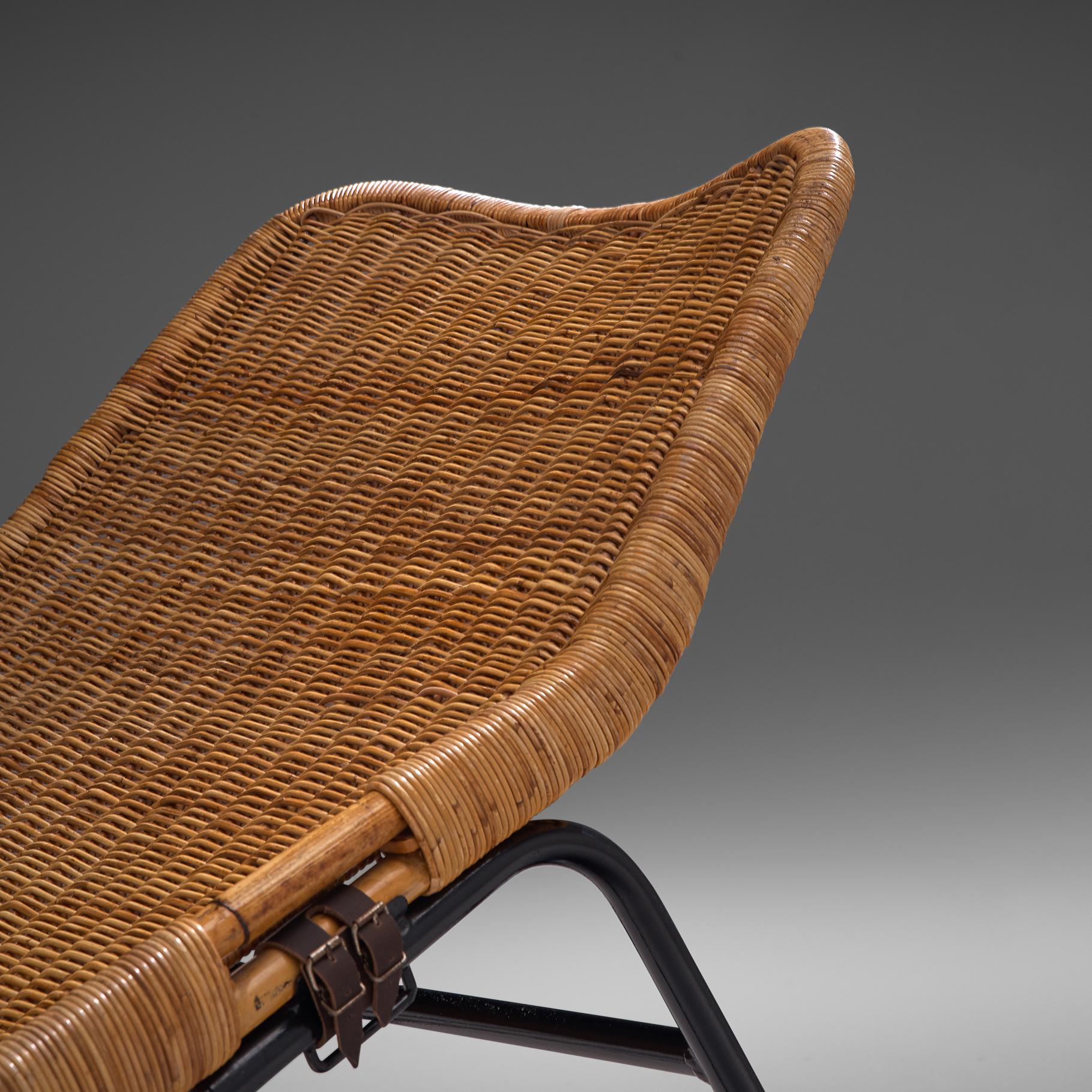 rattan chaise longue