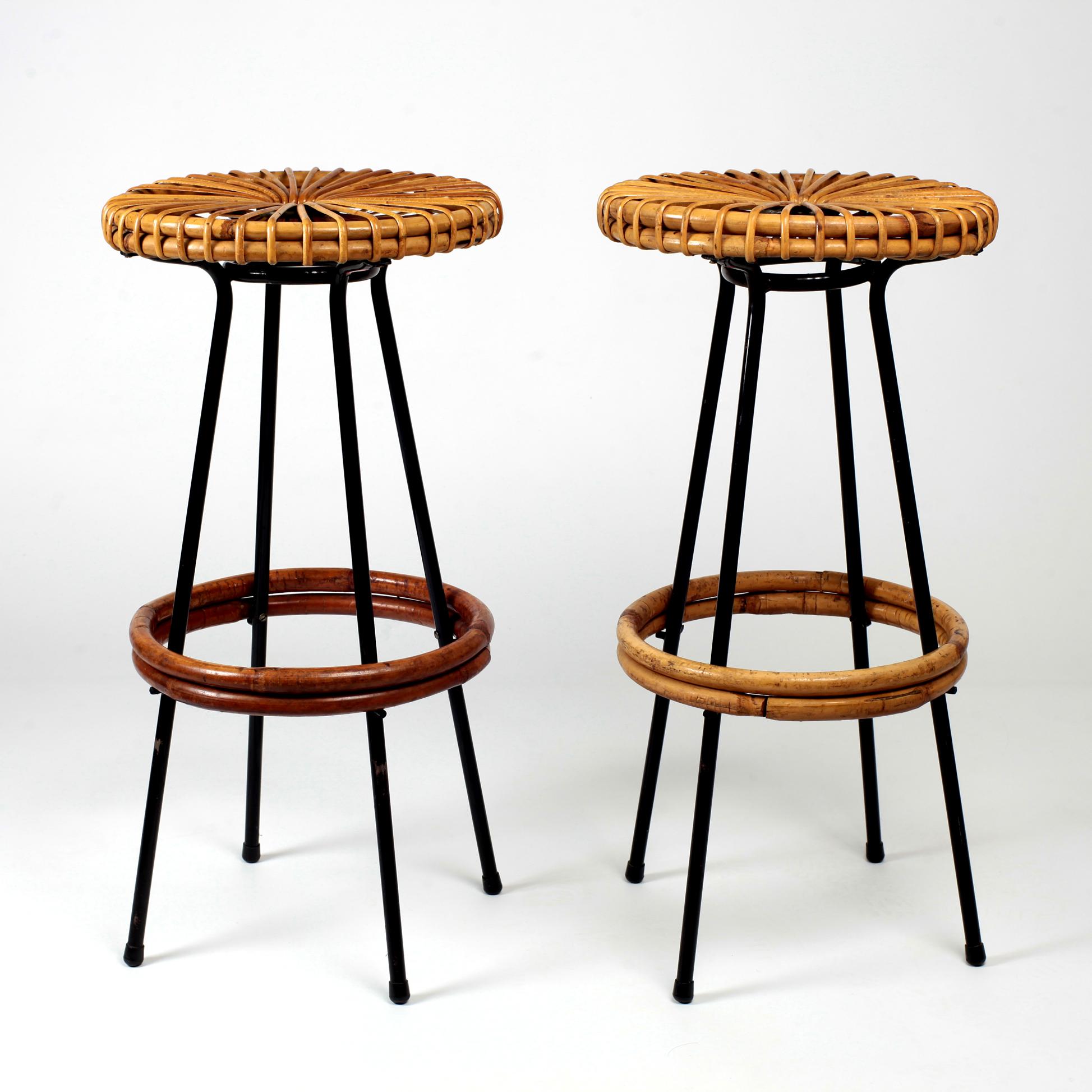 Elegant rattan bar stool designed by Dirk Van Sliedrecht in the 1950s for Noordwolde, Netherlands 
Rattan seat and black metal structure
Counter height
Good vintage condition and nice patina.