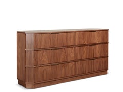 Disc Interiors x Lawson-Fenning Clyde Dresser, Moderne Kommode aus Nussbaum