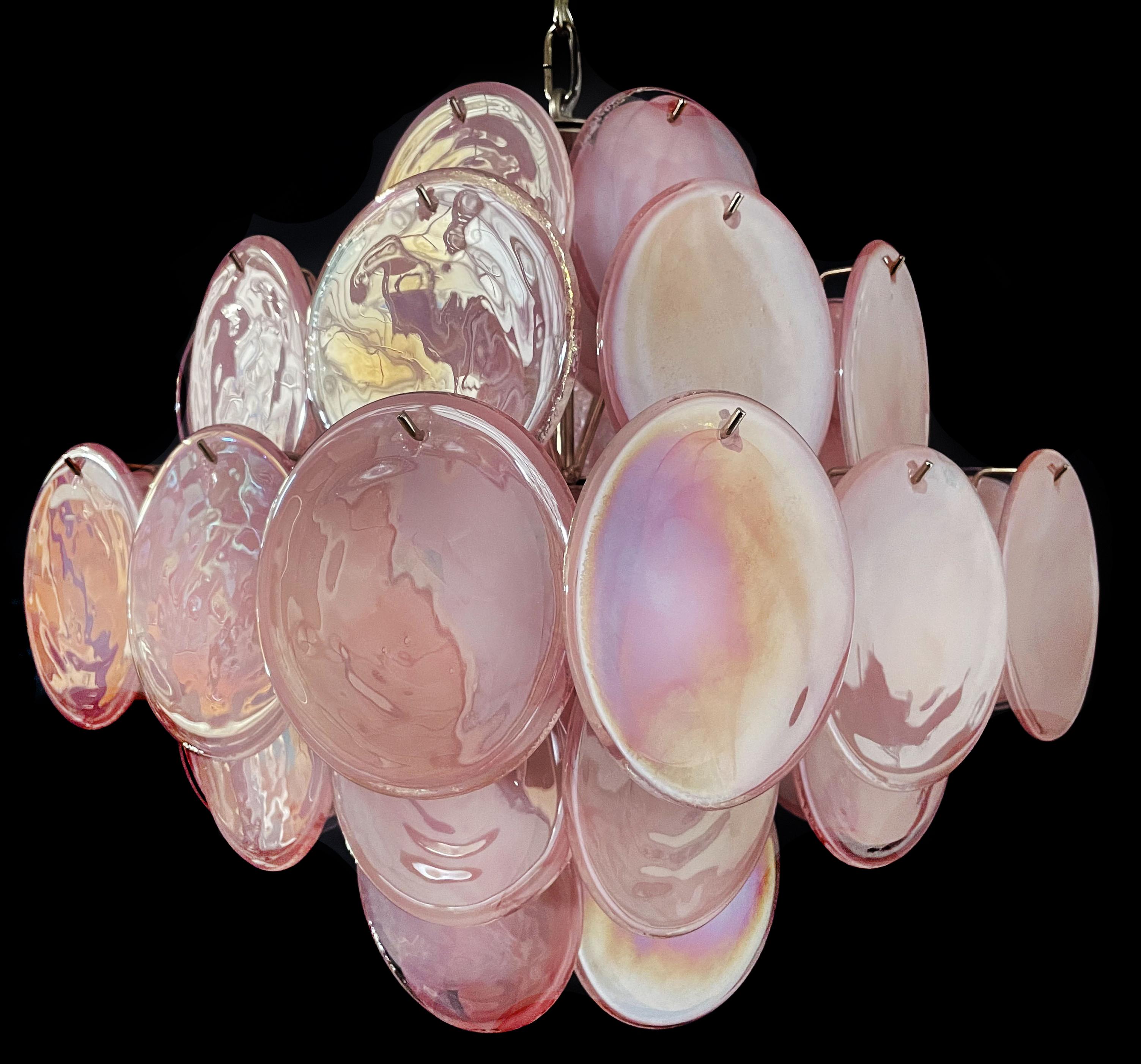 Amazing Italian Murano chandelier in Vistosi style. The chandelier has 36 fantastic iridescent alabaster pink discs in a nickel metal frame.
Period: late XX century
Dimensions: 44,50 inches (150 cm) height with chain; 19,40 inches (50 cm) height