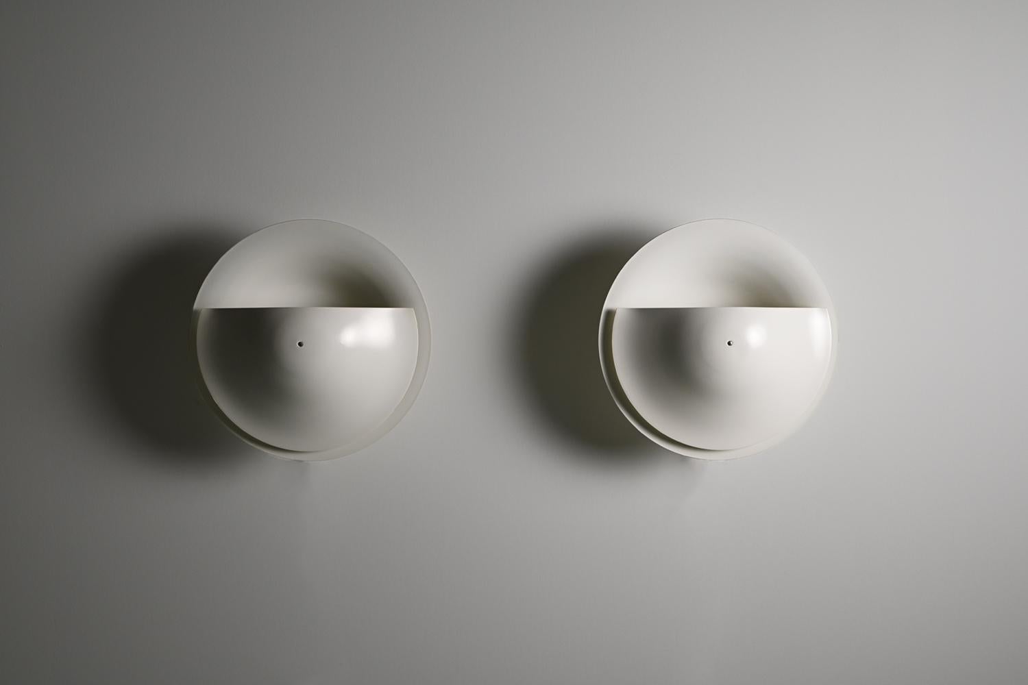 Postmoderne Disc wall lamps C-1558 by Raak, 1980s The Netherlands. en vente
