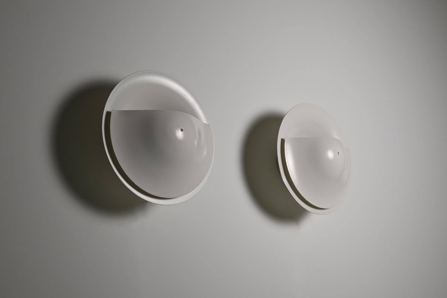 Néerlandais Disc wall lamps C-1558 by Raak, 1980s The Netherlands. en vente