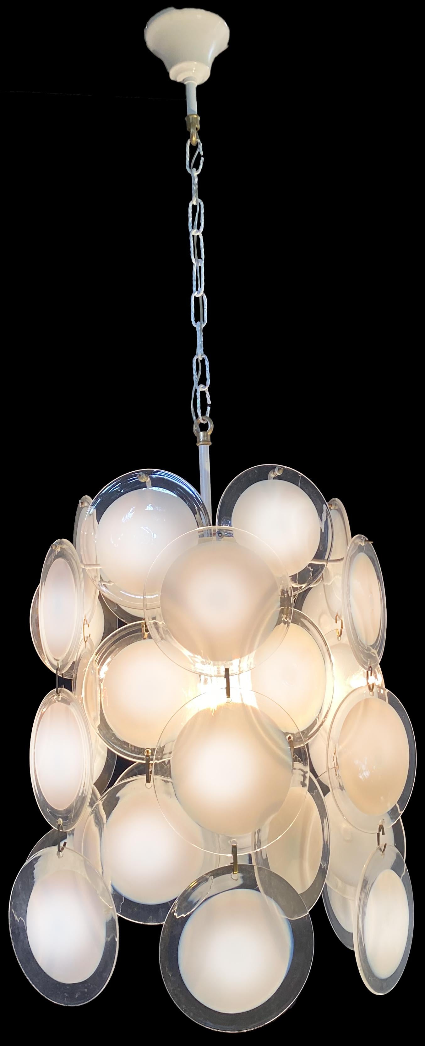 36 Disc White, Murano Glass Chandelier by Vistosi In Good Condition In Budapest, HU