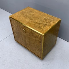 Table de nuit à armoire en loupe Disco par John Stuart