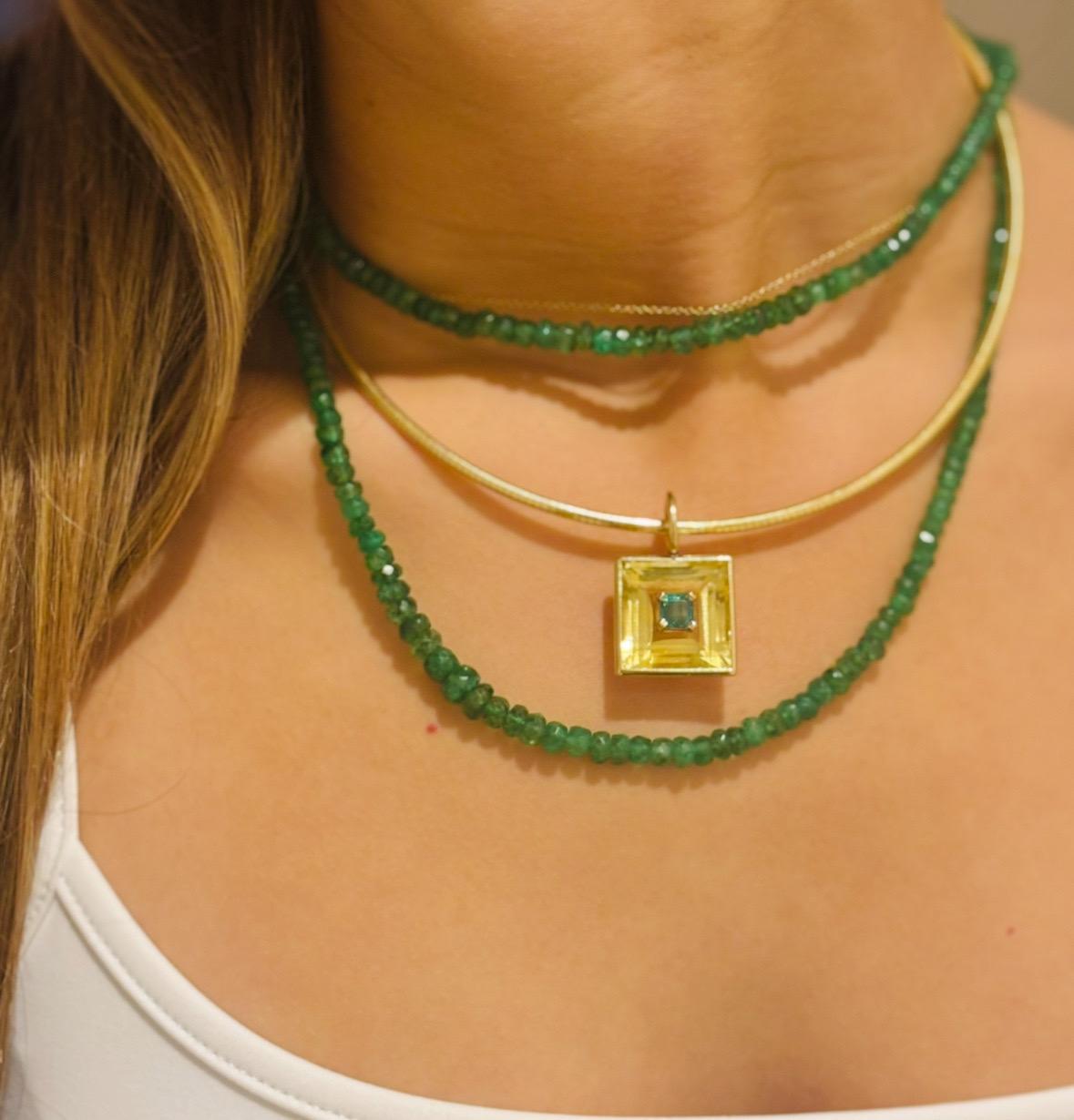 Ciondolo DISCO, Citrino con smeraldo e oro 14k in vendita 4