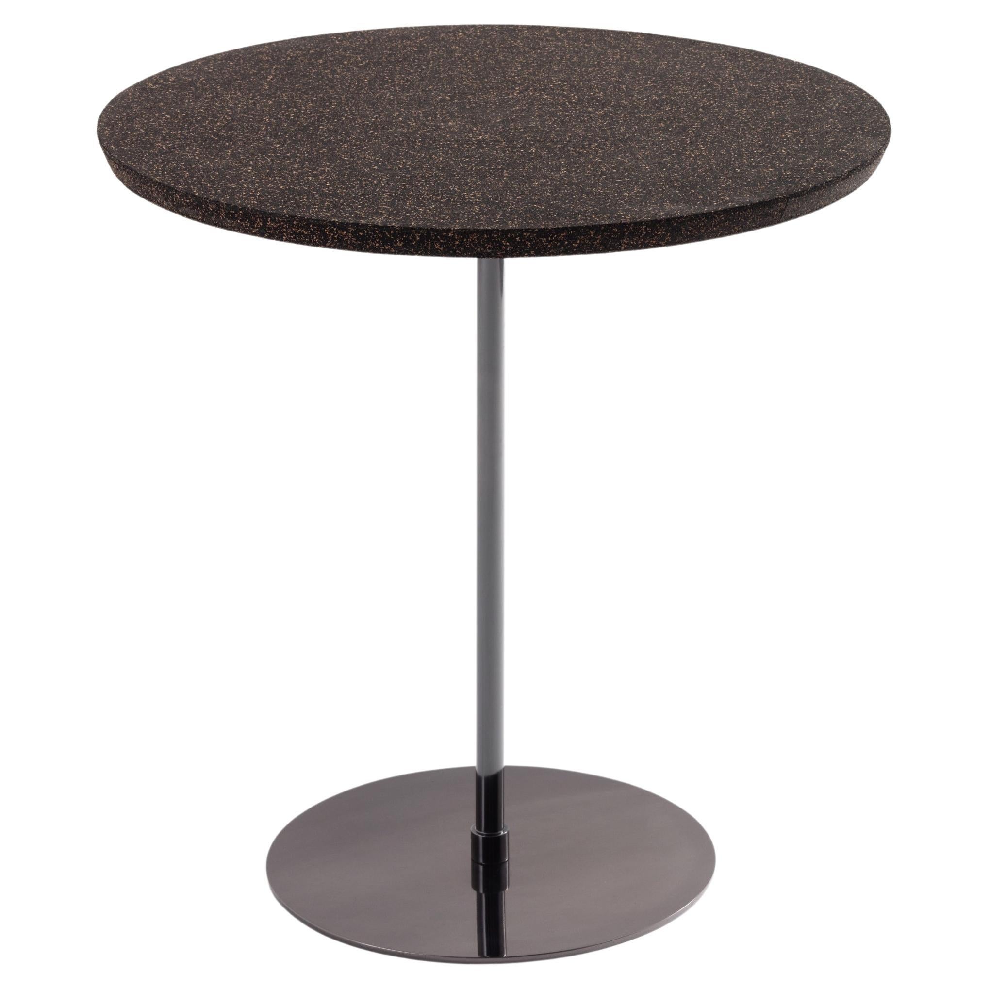 ADDITIONAL DISK TABLE
The disco side table is lightweight and versatile, it looks great combined with the disco side table. Its top can be in natural cork or black rubberized cork and the finishes vary between brass, nickel and onyx, all