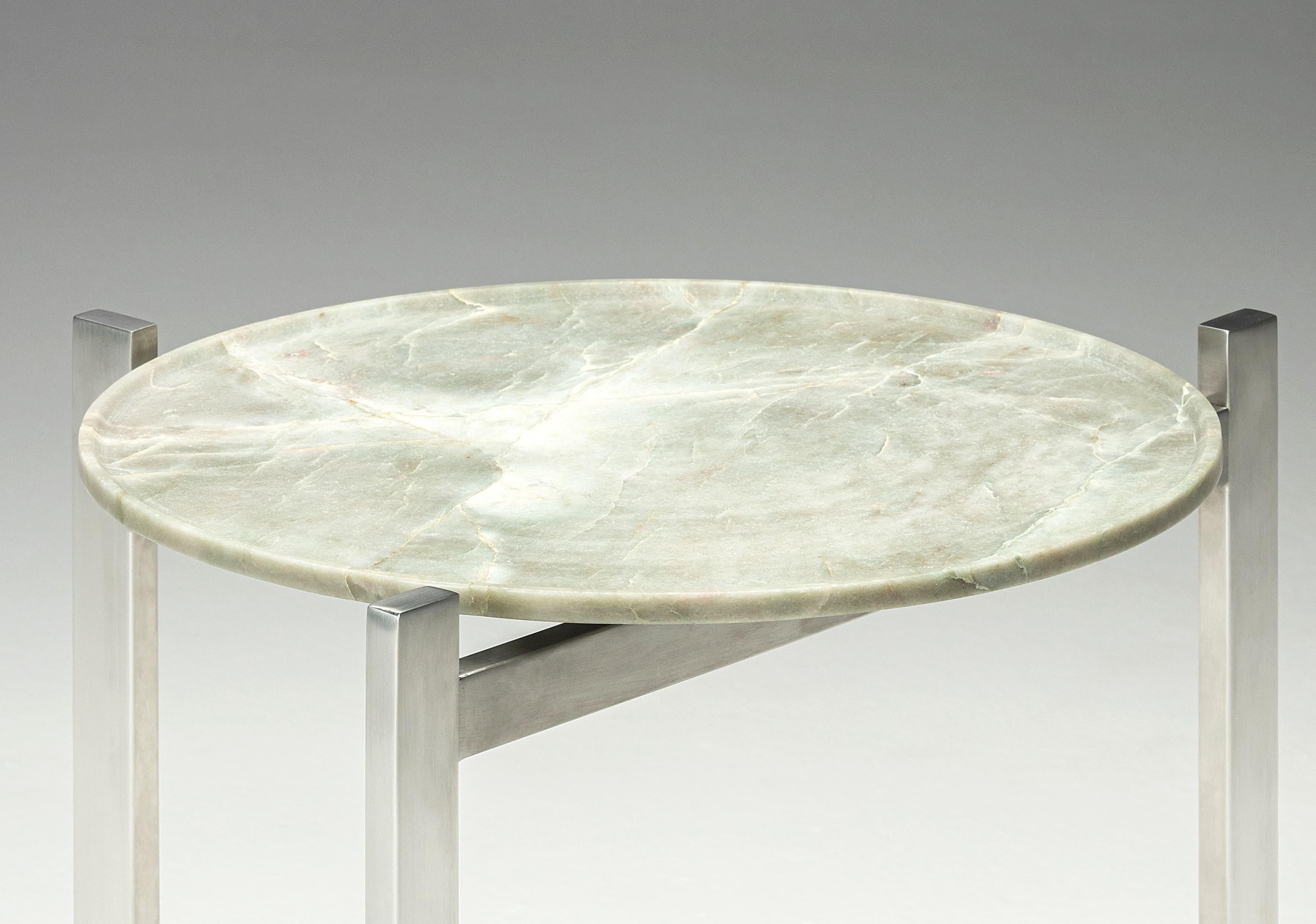 Mesa auxiliar Disco, baja - 2024, piedra y acero inoxidable - by Zanini de Zanine Brasileño en venta