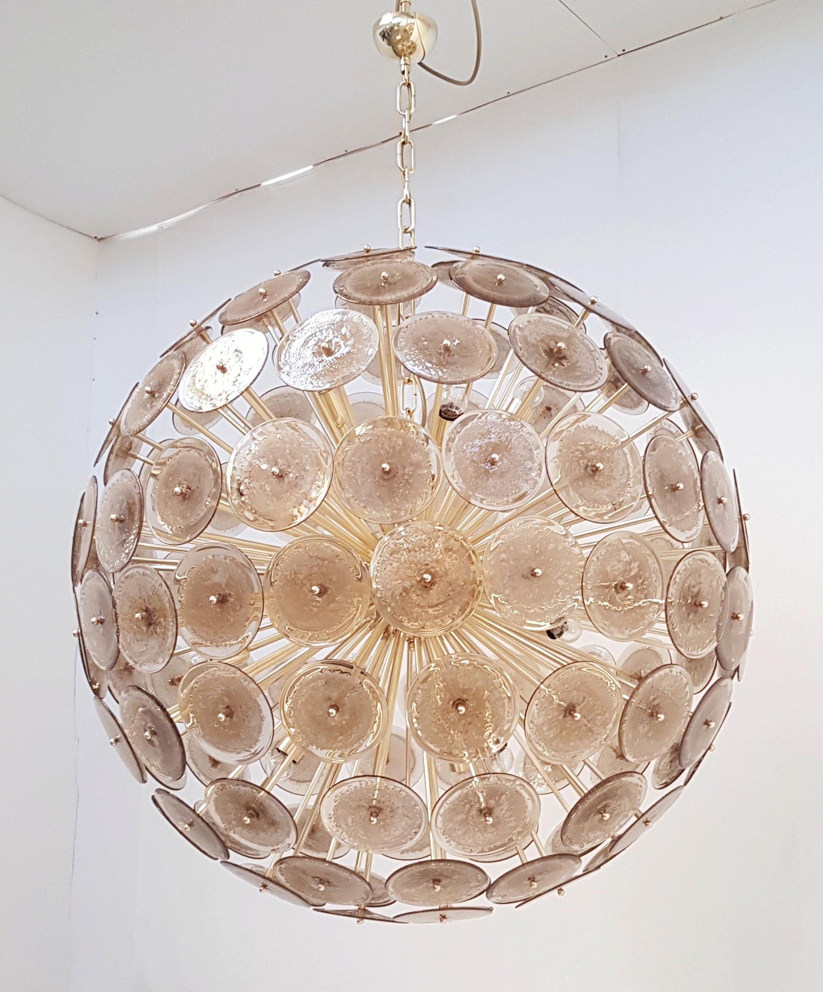 Italian round sputnik chandelier with smoky brown Murano glass discs hand blown with bubbles using Pulegoso technique, mounted on solid Brass frame in polished unlaquered finish which will develop patina, by Fabio Ltd / Made in Italy
16 lights / E26