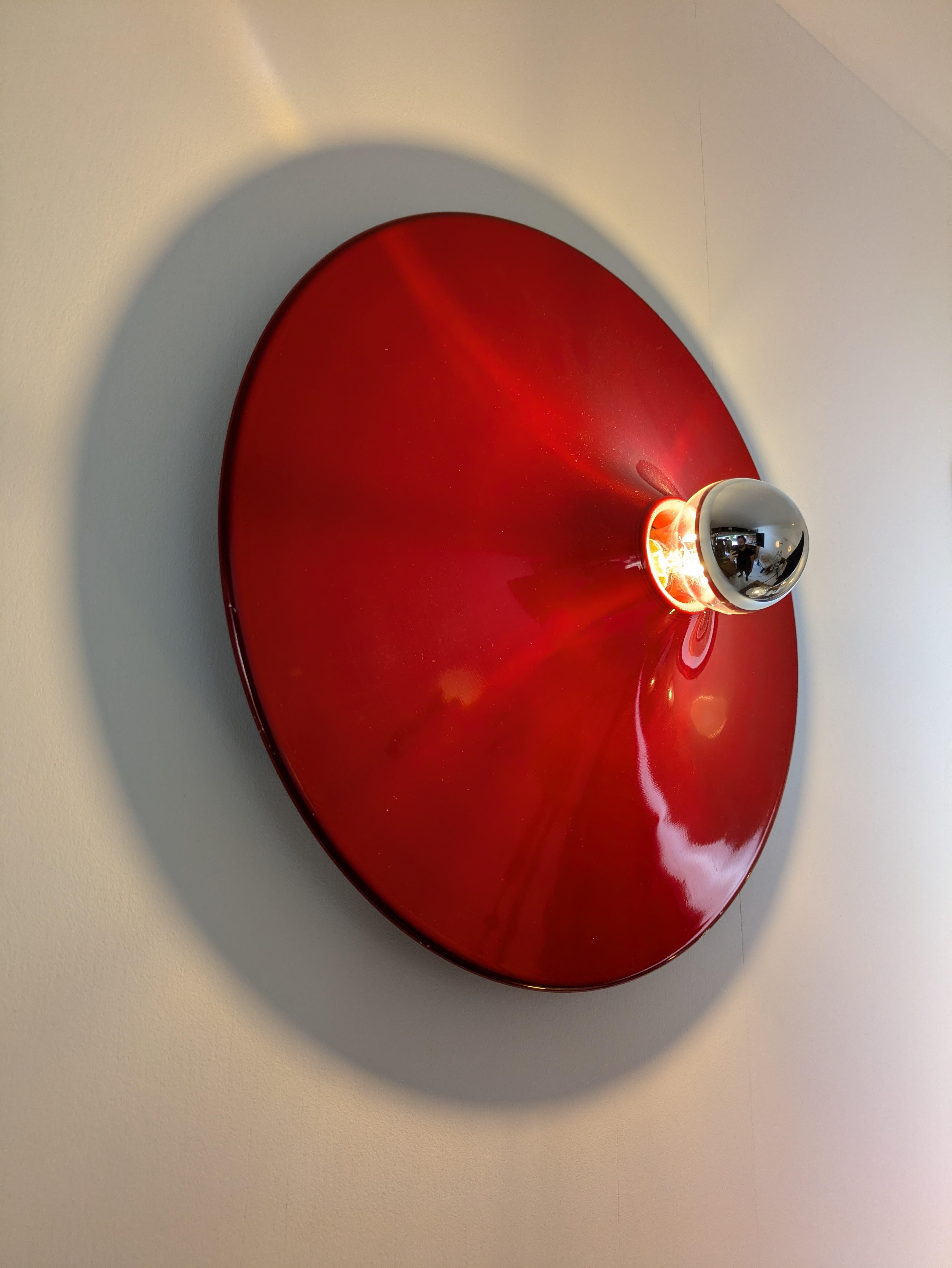Italiano Disco Stilnovo, Gianluigi Gorgoni, Piatto rosso Applique o plafoniera Italia, 1970 in vendita