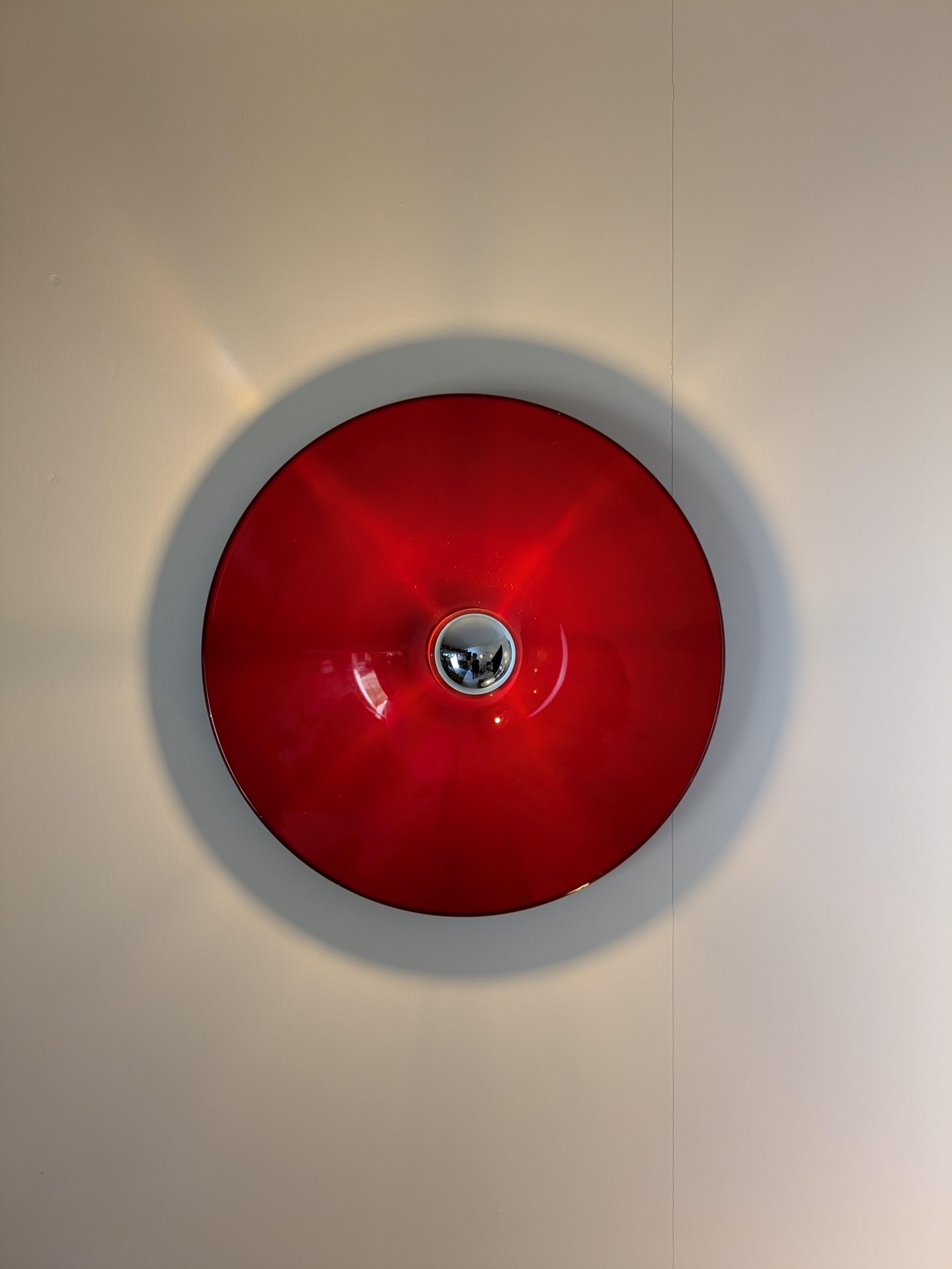 Disco Stilnovo, Gianluigi Gorgoni, Piatto rosso Applique o plafoniera Italia, 1970 In condizioni buone in vendita a Saint-Ouen-sur-Seine, FR