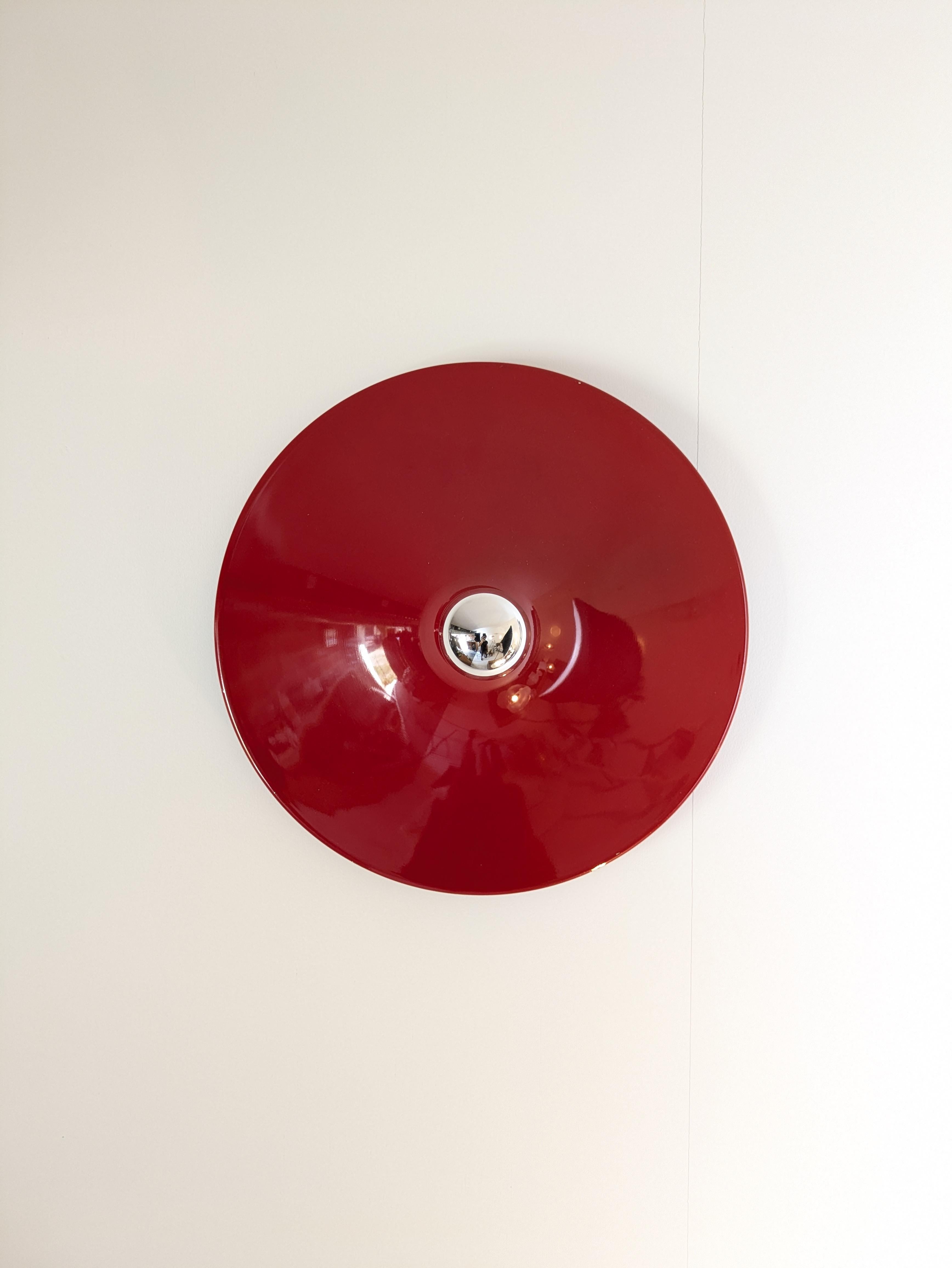 Metallo Disco Stilnovo, Gianluigi Gorgoni, Piatto rosso Applique o plafoniera Italia, 1970 in vendita