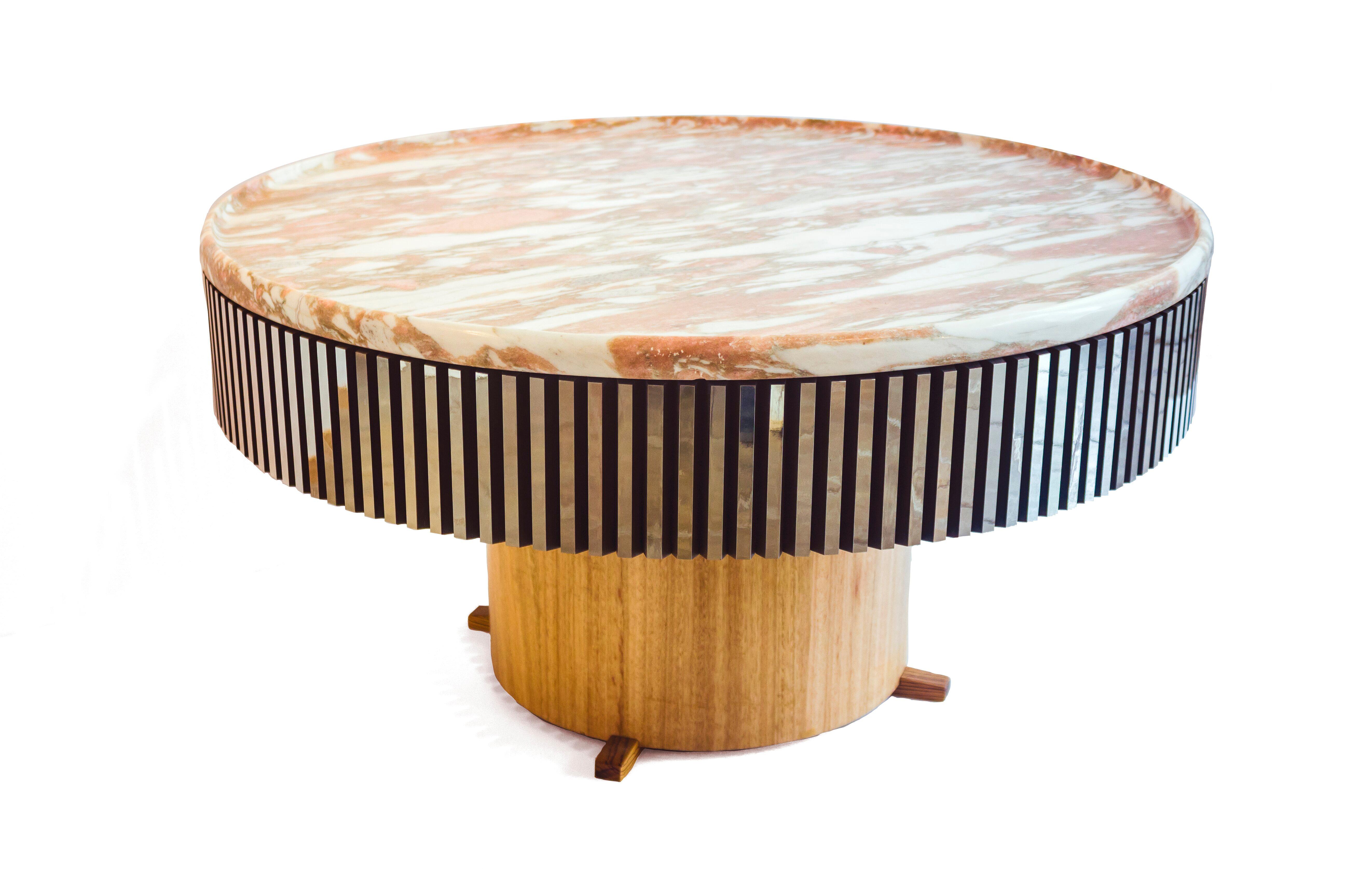 Discobolo is a table inspired to the 1930s made of eucalyptus wood, mirror polished aluminum bars and carved marble.
Discobolo center table can be made of different stones and sizes