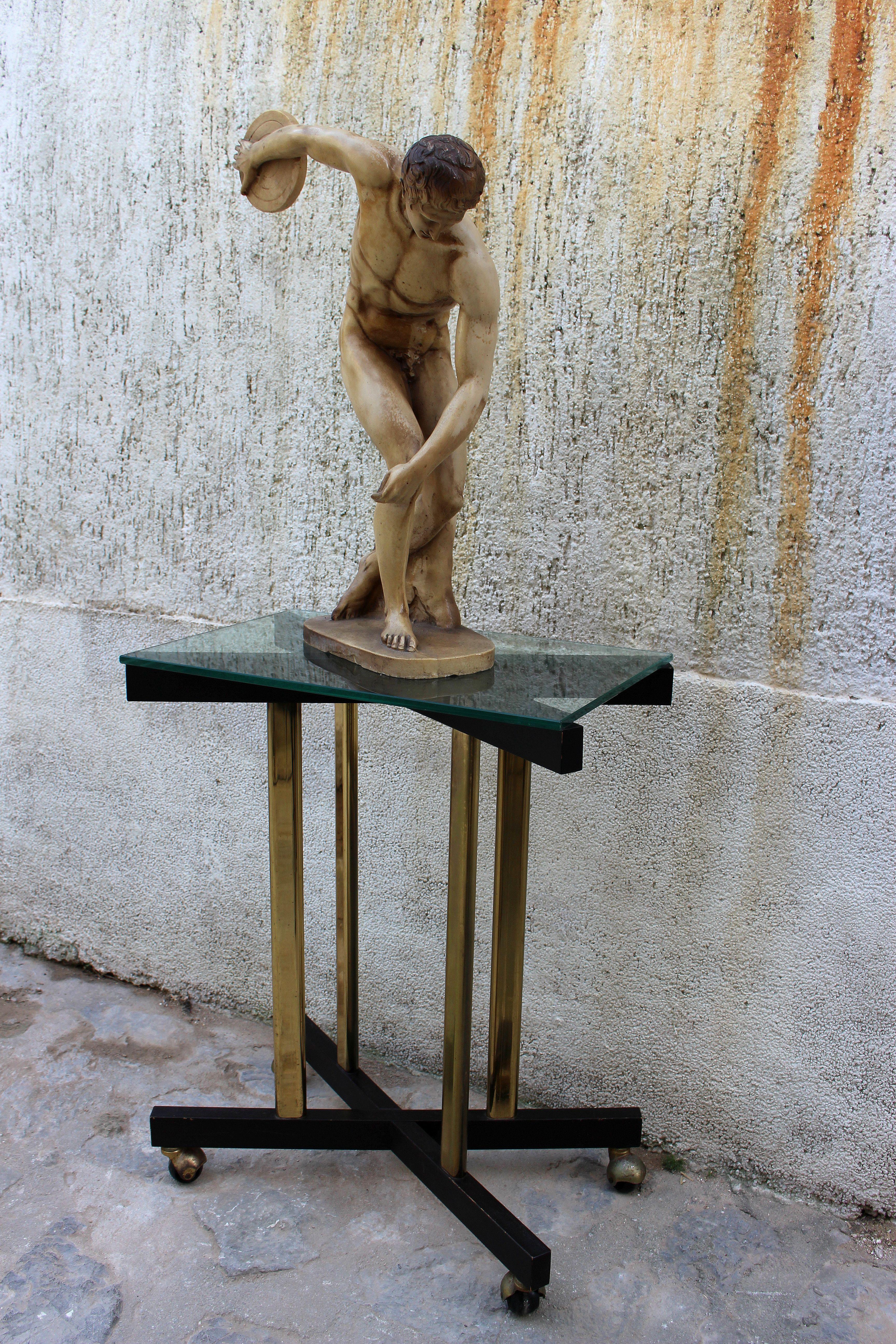 Die italienische Skulptur -Discobolus befindet sich in Italien in unserem Lager.