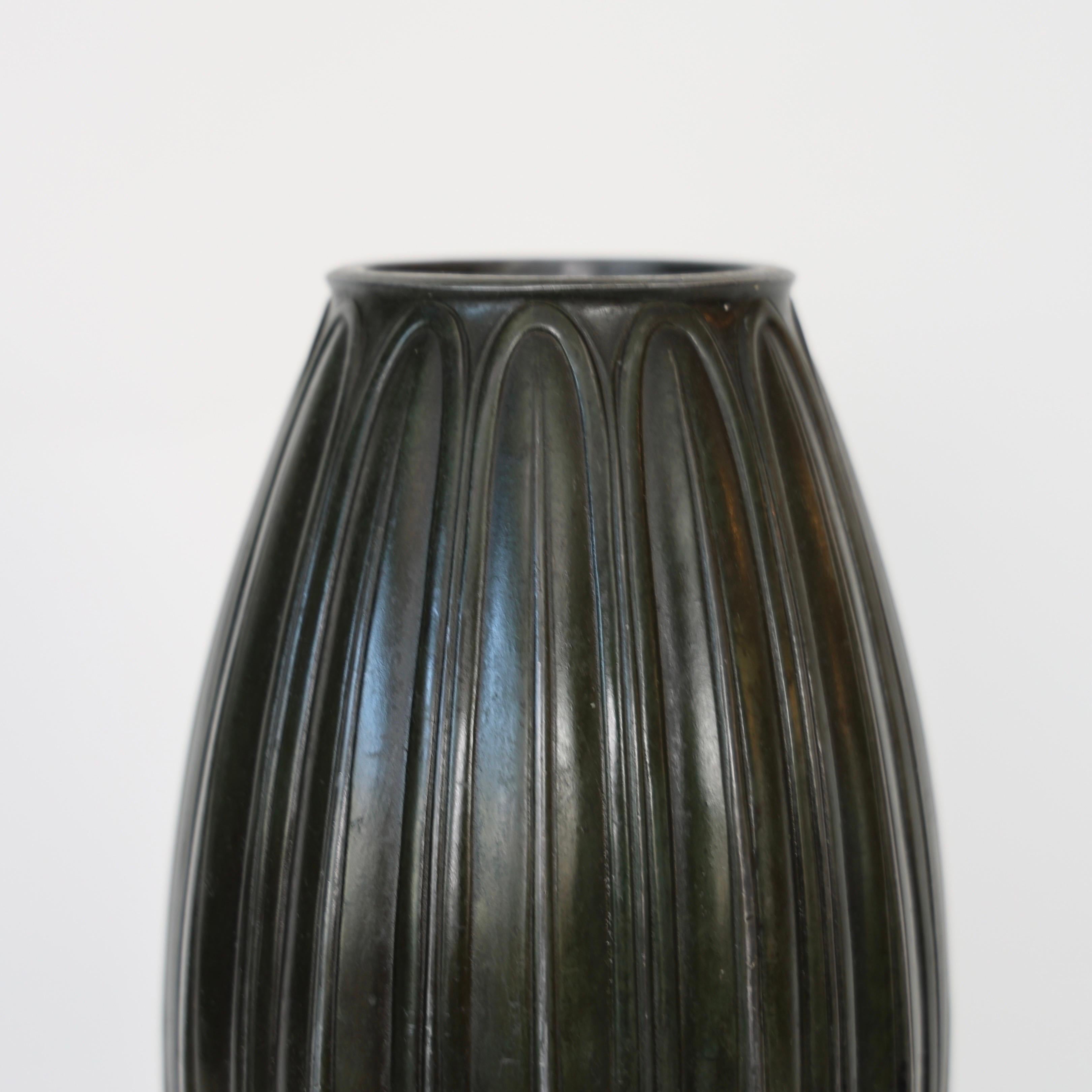 Vaso Discometal di Ellen Schlanbusch per Just Andersen, anni '40, Danimarca in vendita 4