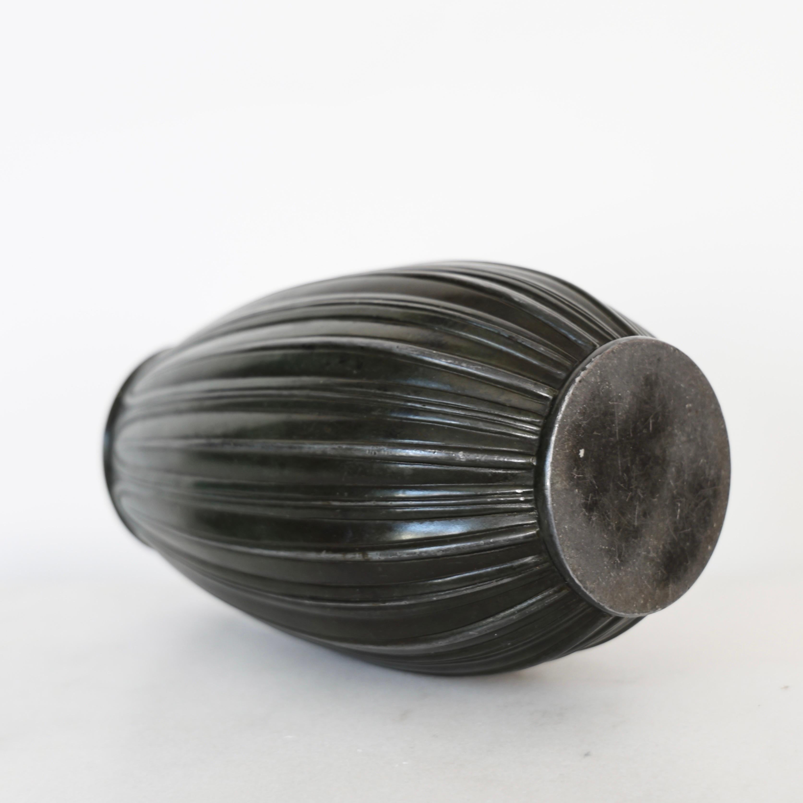 Vaso Discometal di Ellen Schlanbusch per Just Andersen, anni '40, Danimarca in vendita 5
