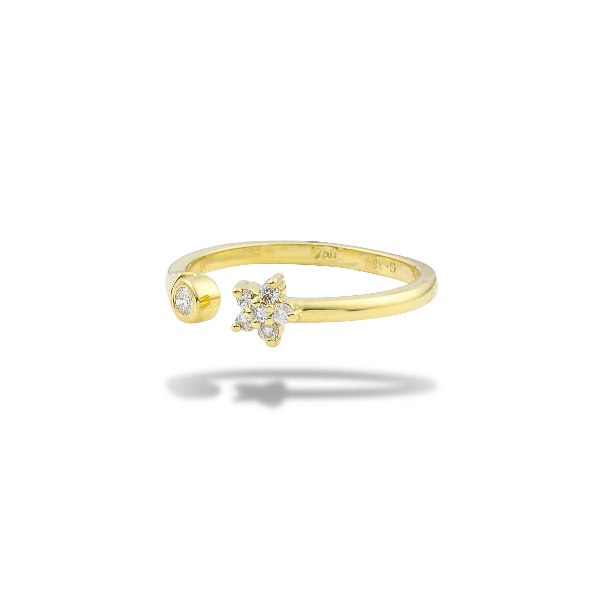Moderne Petite bague empilable déconnectée en or 18 carats avec grappe de diamants en forme de fleur en vente