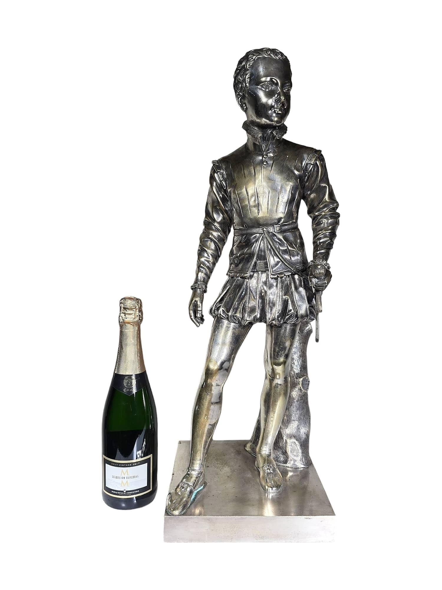 
Discover the majesty of the King of France, Henry IV, with this impressive sculpture!

This elegant sculpture, made of silver-plated bronze from the 19th century, pays tribute to one of the most iconic monarchs in French history. With excellent