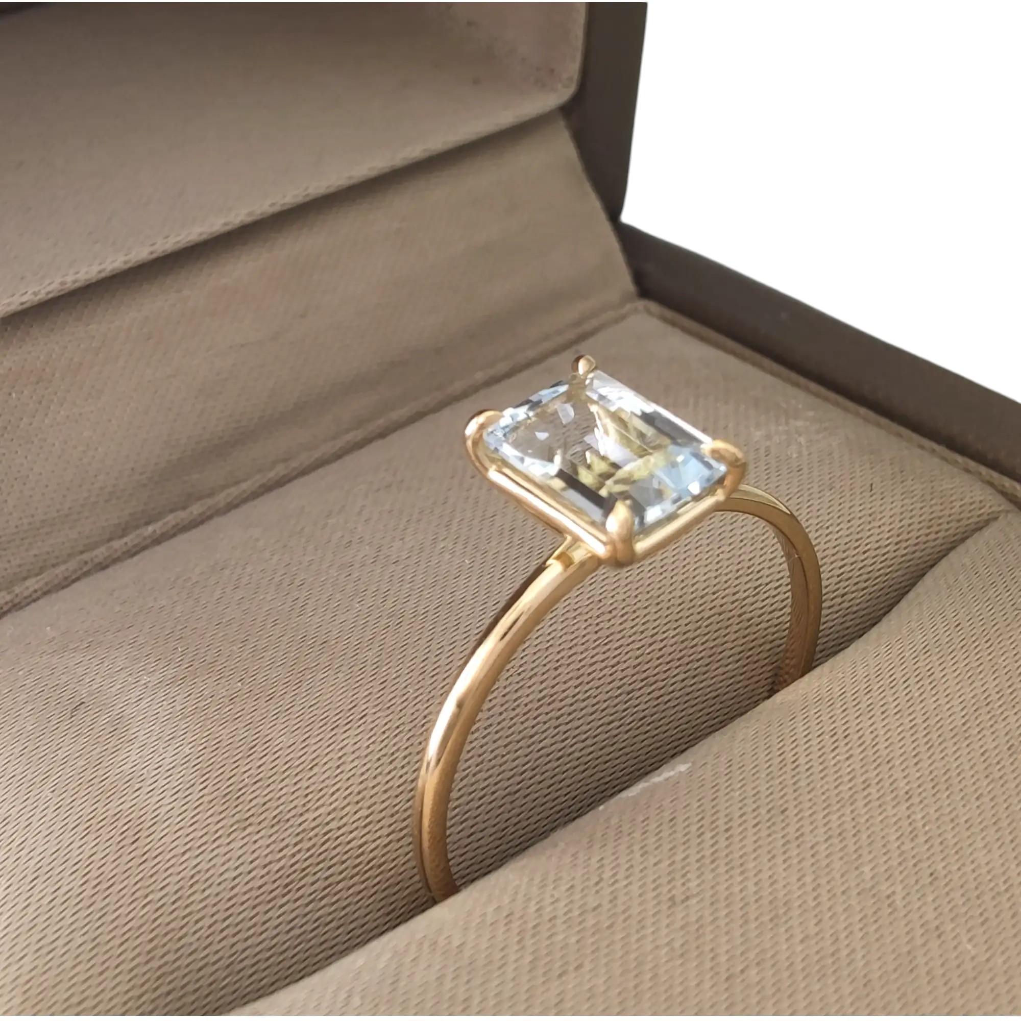 Discover the Stunning 18K Gold Emerald-Cut 0.80 Carat Aquamarine Solitaire Ring For Sale 4