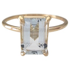 Discover the Stunning 18K Gold Emerald-Cut 0.80 Carat Aquamarine Solitaire Ring