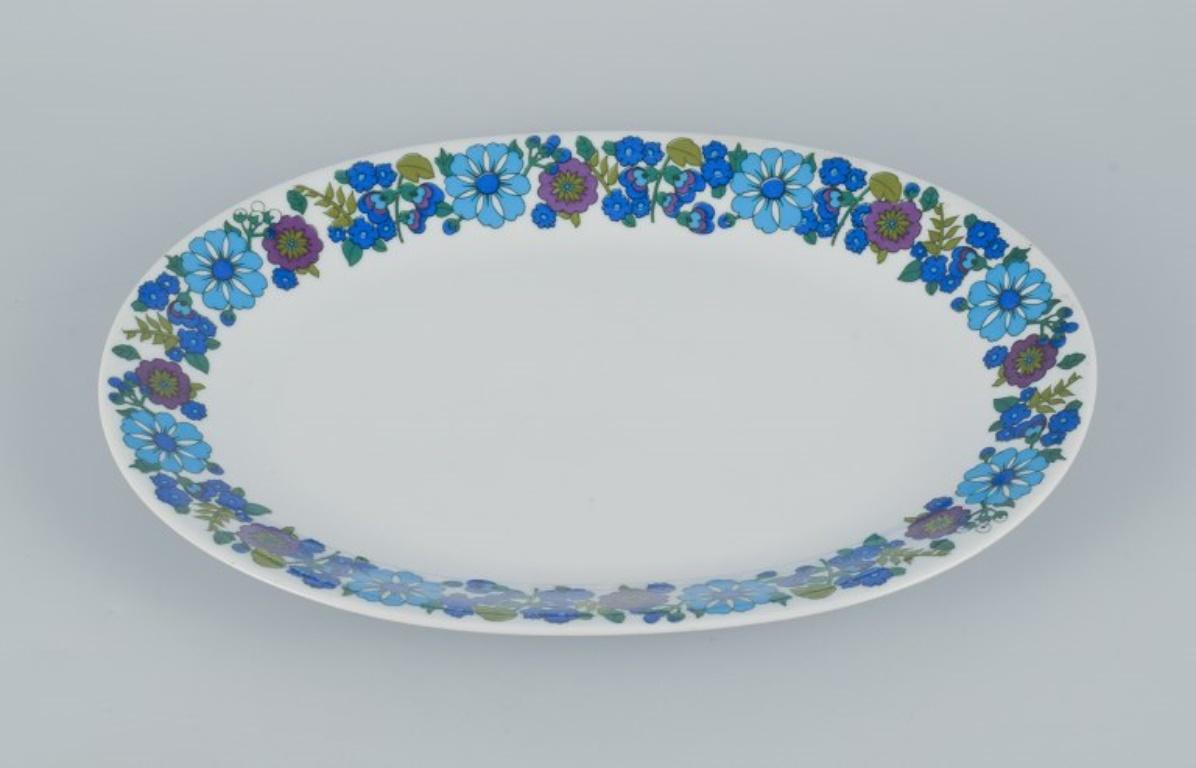 PMR, Bavaria, Jaeger & Co, Germany.
Dish and bowl in retro porcelain with a floral motif.
Approx. 1970s.
Stamped Jaeger & Co.
In perfect condition.
Dimensions bowl: D 24,0 x H 8,0 cm.
Dimensions tray: 32,0 cm.