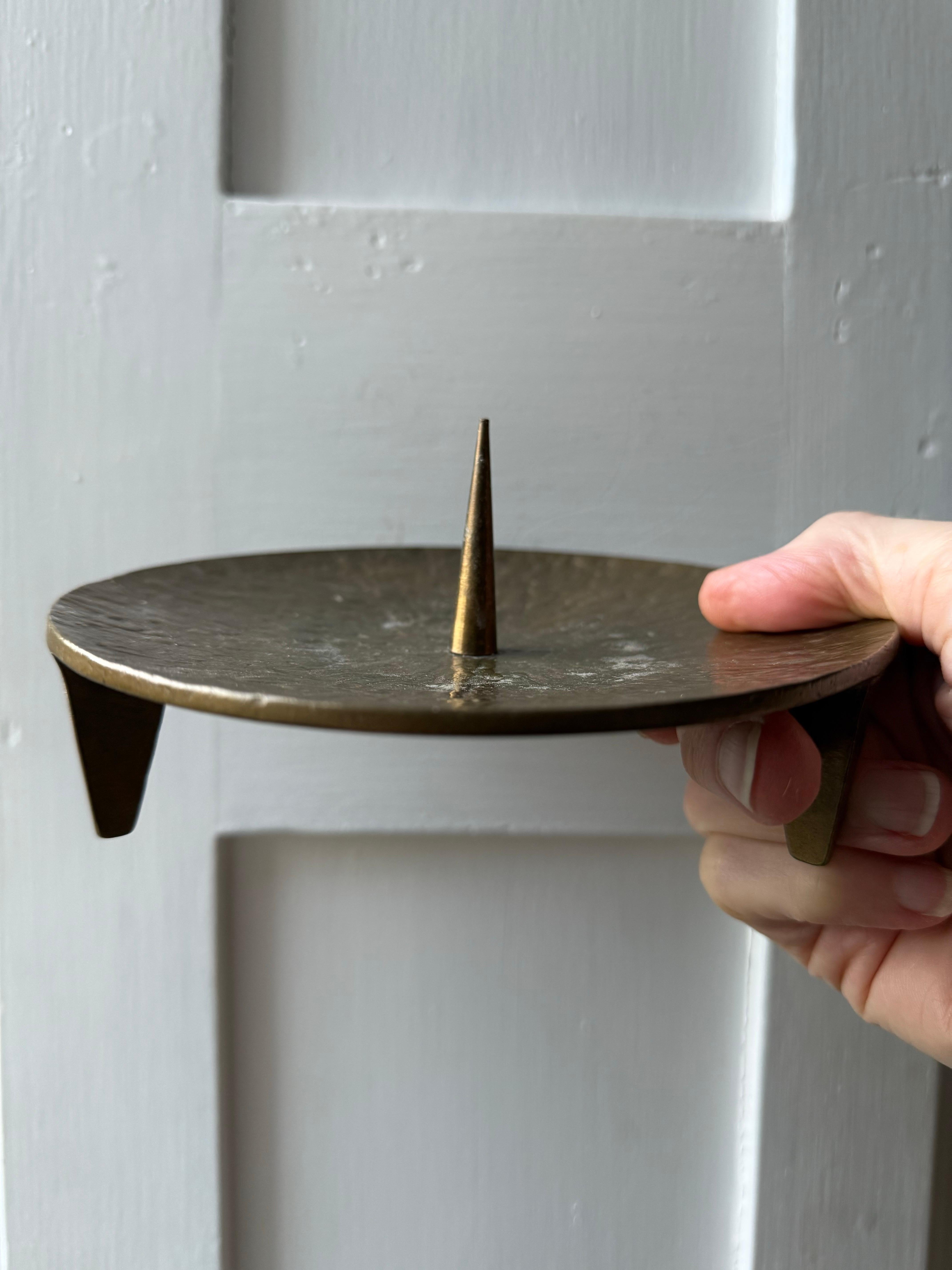 Schalen-Kerzenhalter aus Bronzeguss, 20. Jahrhundert, europäisch (Moderne) im Angebot