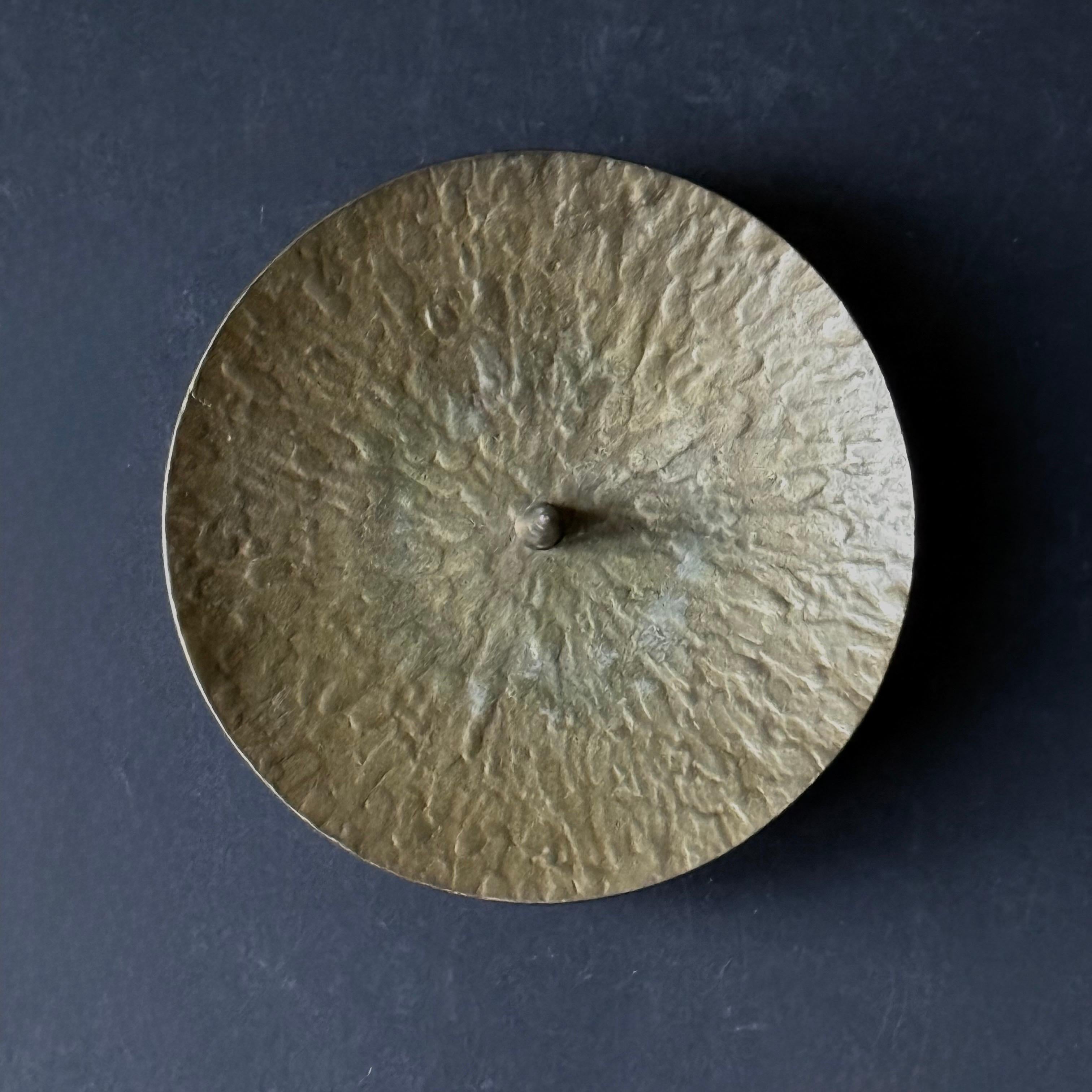 Schalen-Kerzenhalter aus Bronzeguss, 20. Jahrhundert, europäisch (Deutsch) im Angebot