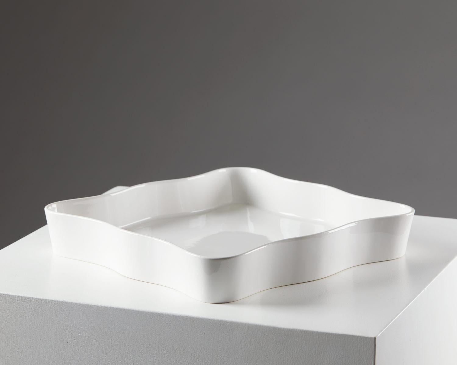 Dish designed by Pia Törnell “Pro Arte” for Rörstrand,
Sweden, 1996.

Porcelain.

Signed. 

Dimensions: 
W: 29.5 cm / 11 3/5