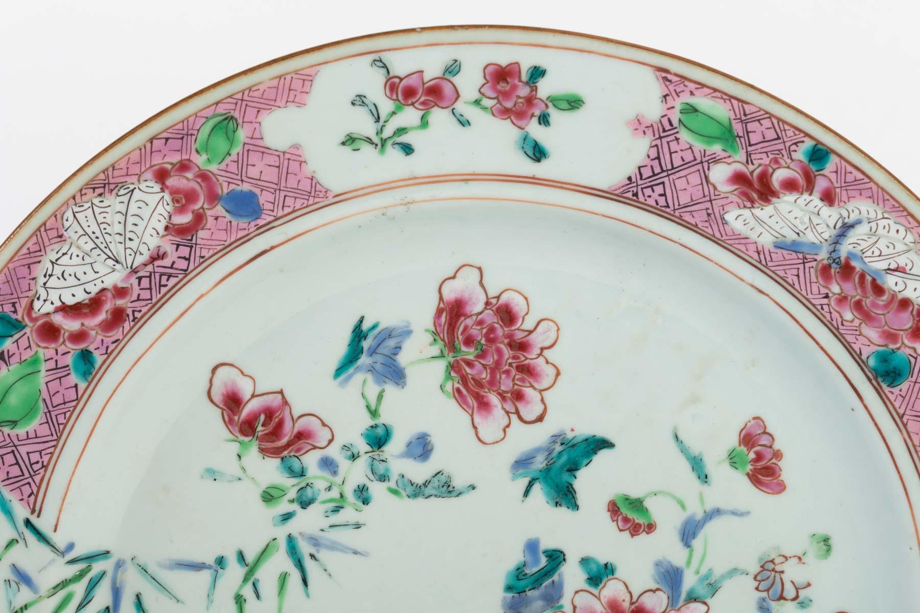 Chinese Export Dish in Canton Porcelain, 18th Century