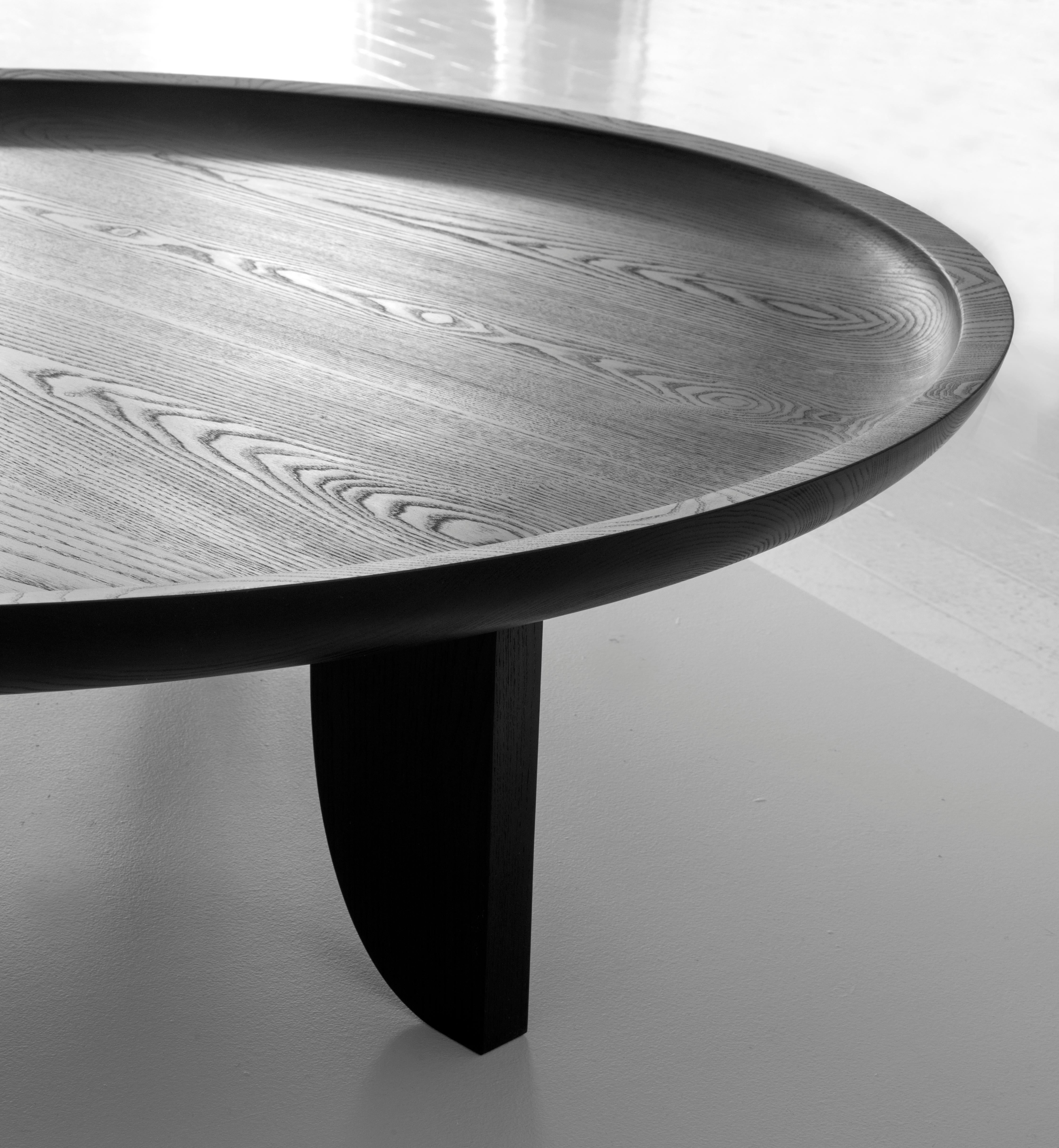 Moderne Table basse sculpturale contemporaine en bois massif extra large noire, résiste aux rayures en vente