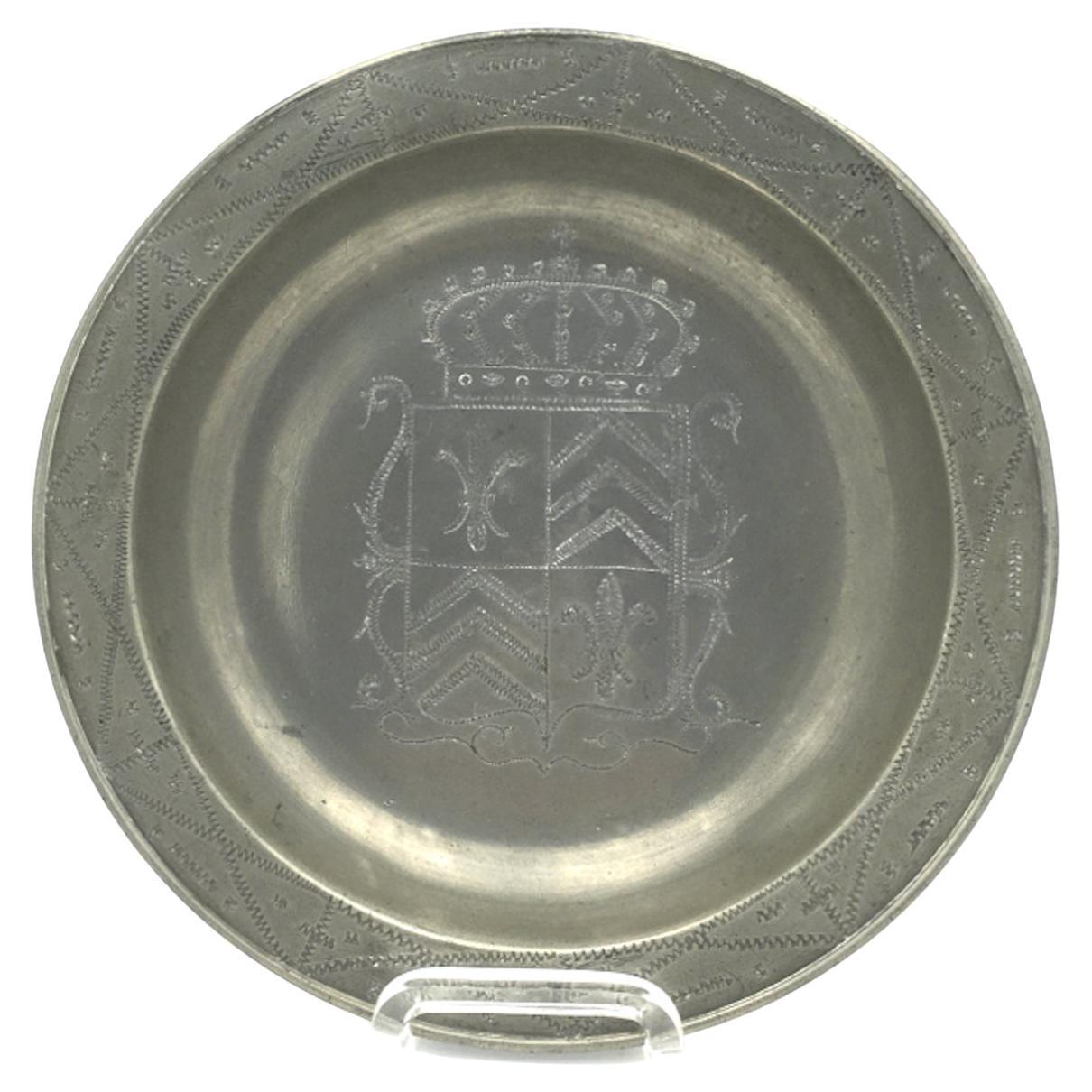 Dish with Coat of Arms, 18th Century For Sale