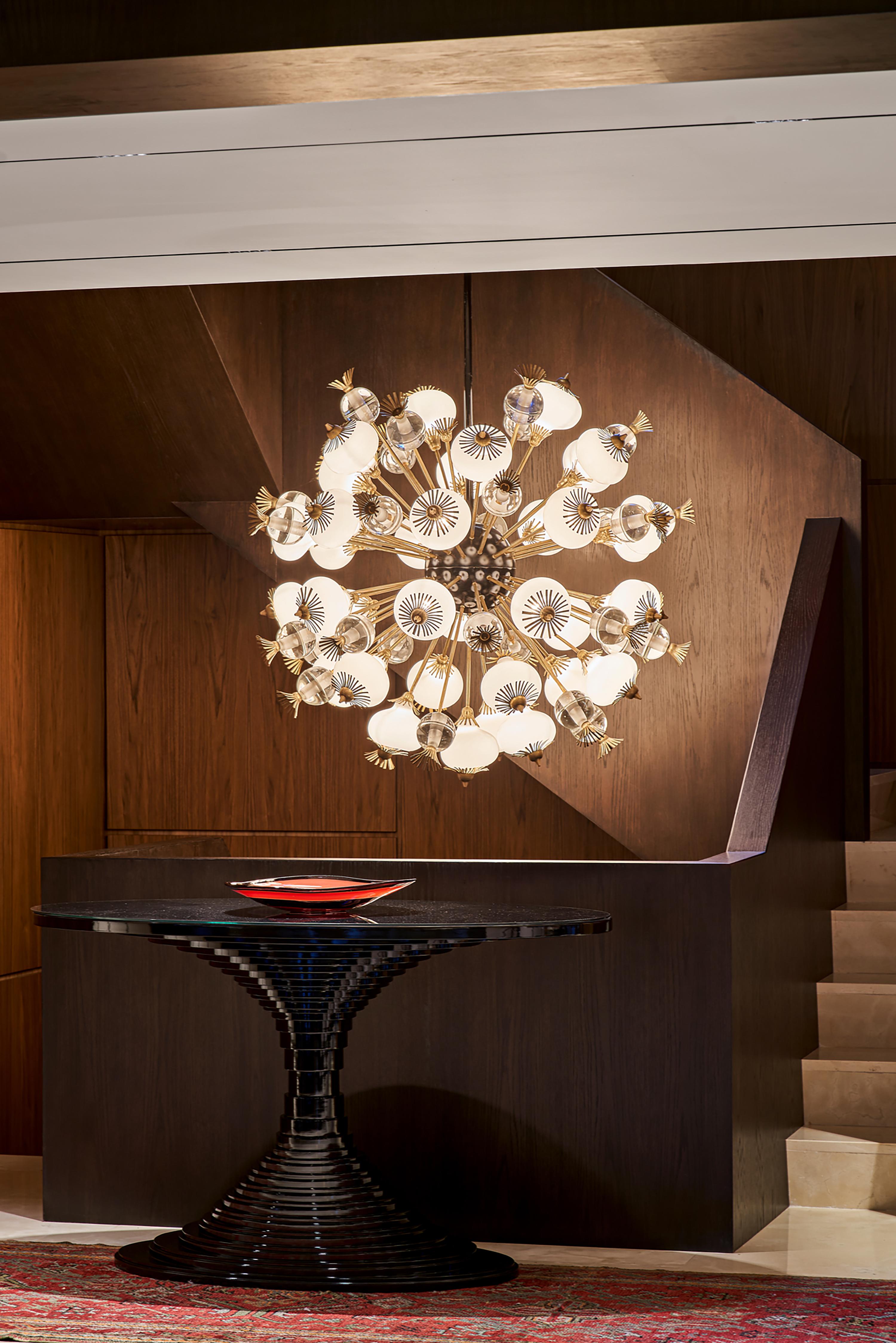 Turco Tavolo Consolle Disk: Design volumetrico con materiali laccati lucidi in vendita