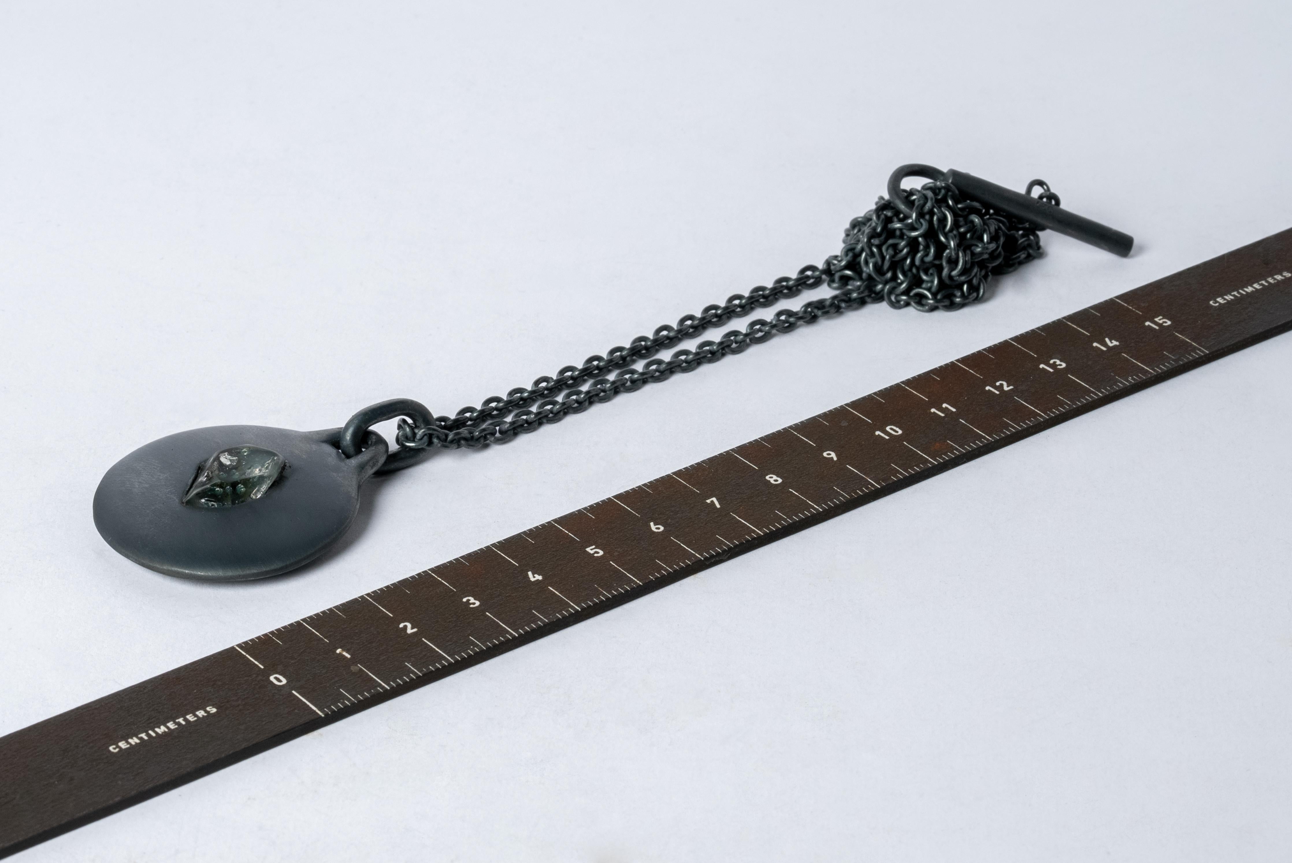 Disk Necklace (35mm, Petroleum Quartz, KA+PQ) In New Condition For Sale In Paris, FR