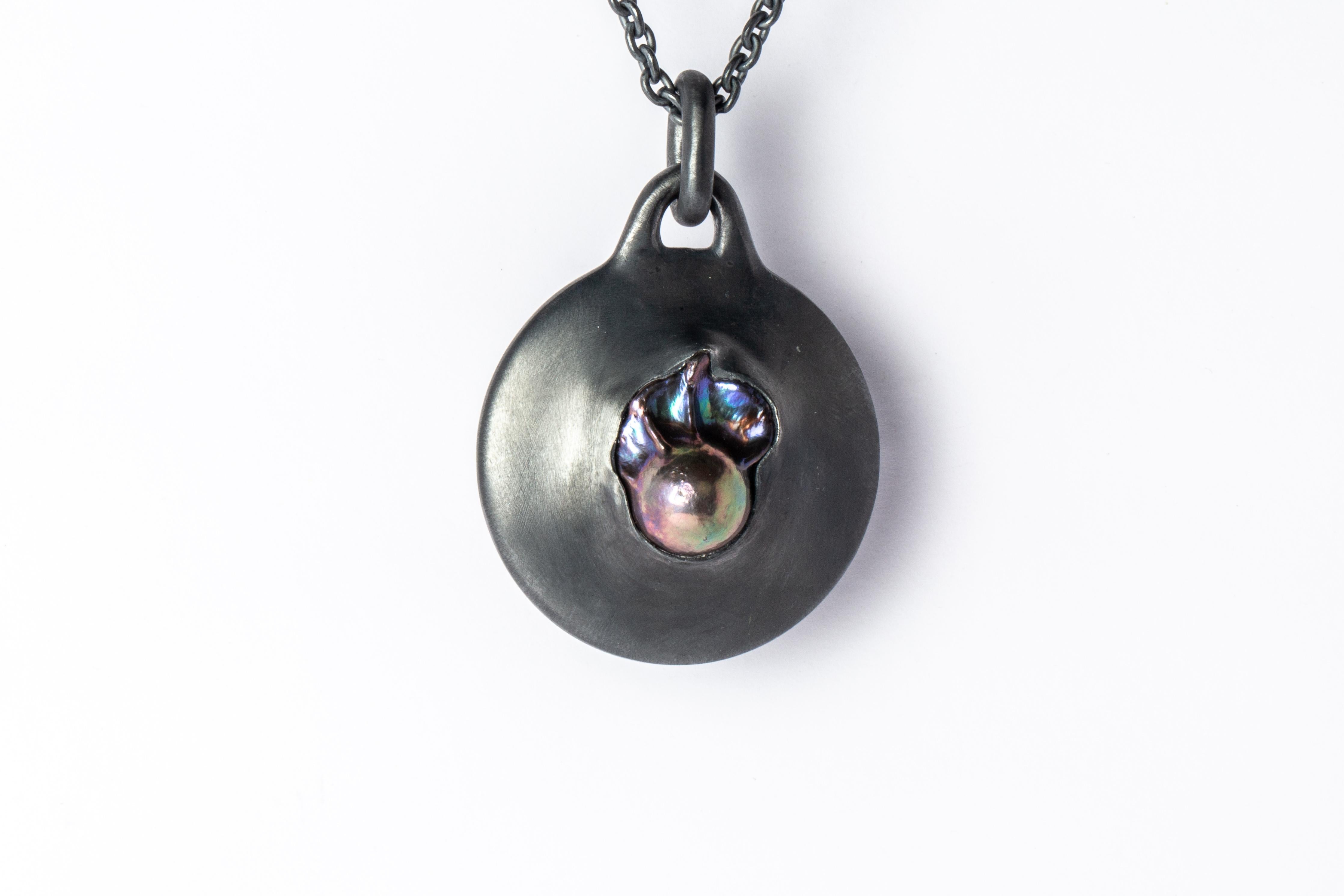 Bead Disk Necklace (Terrestrial, Black Rainbow Pearl, 47mm, KA+KPRL) For Sale