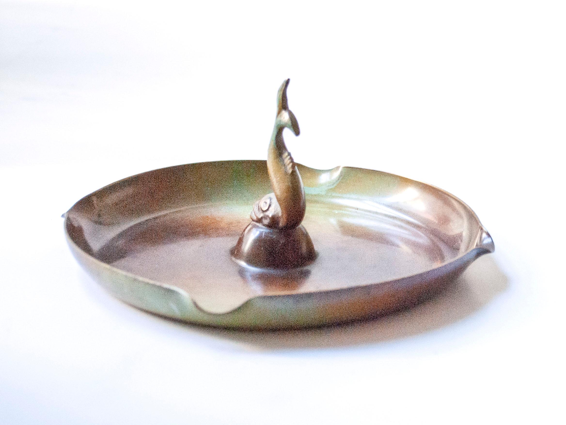 Piatto vide poche/catach-all in metallo patinato di Carl-Einar Borgström per Ystad-Metall, creato nel sud-est della Svezia.

-

Materiali: Metallo Disko
Dimensioni: H. H. 2,5