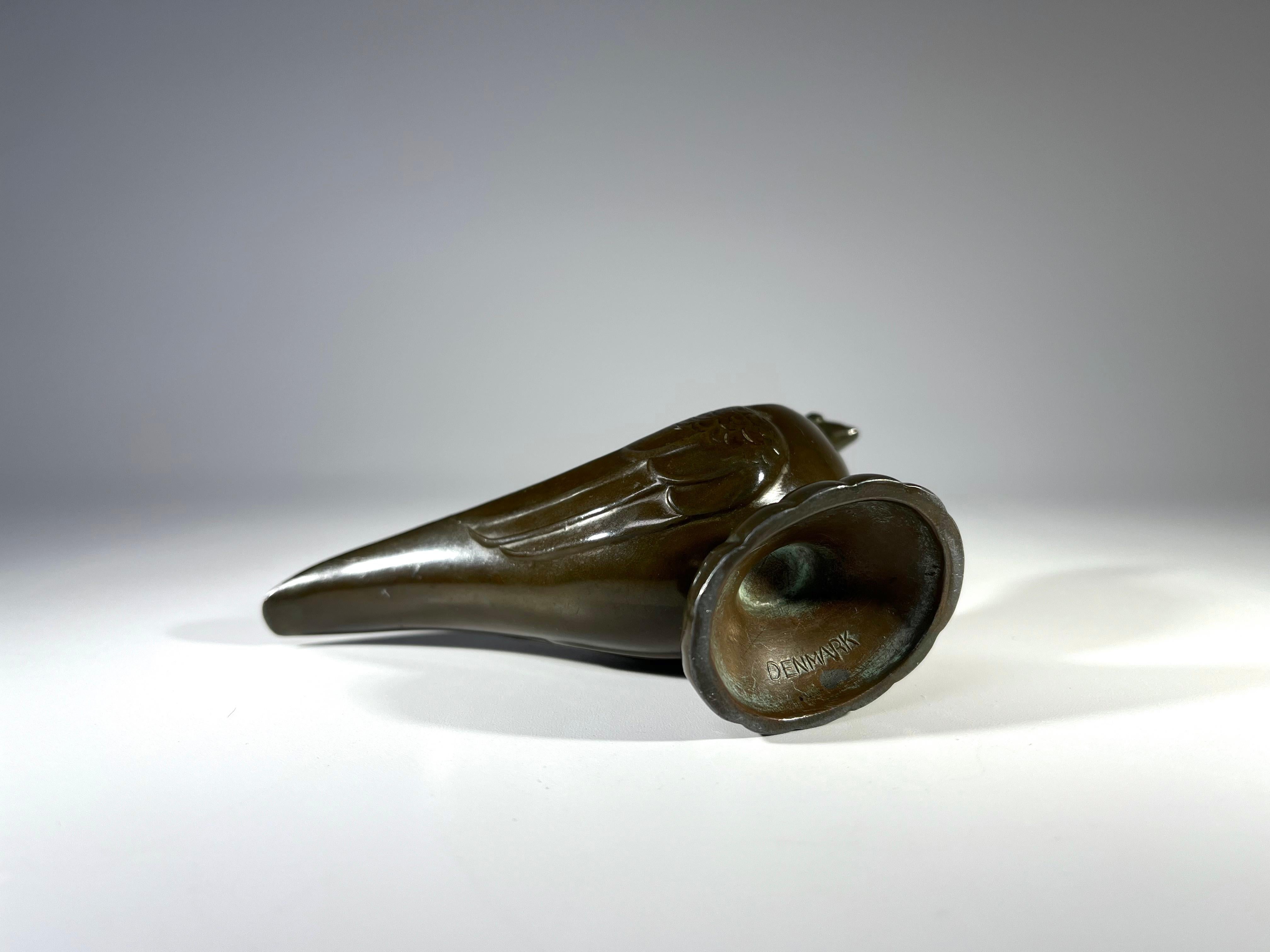 Disko Metal Just Andersen, Danimarca 1930 Art Deco Stylised Bird Pipe Rest in vendita 1