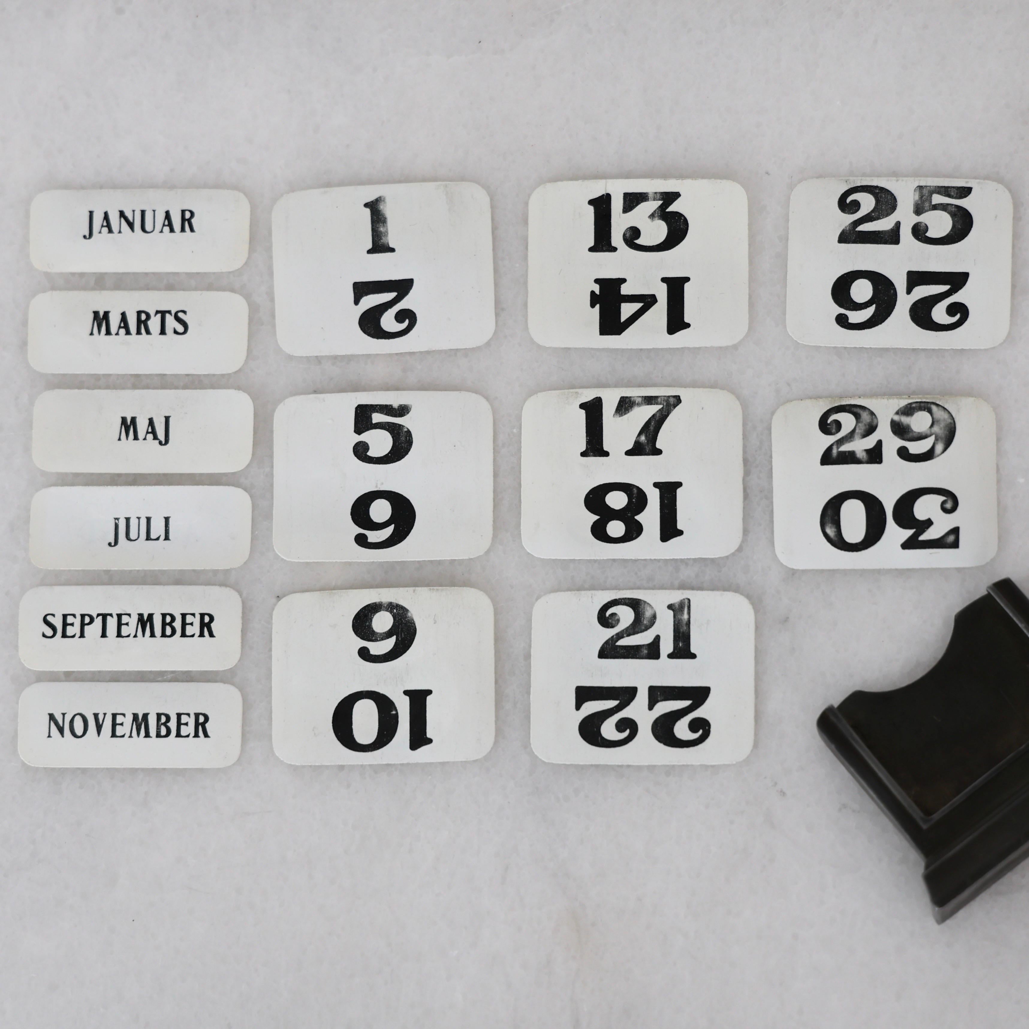 Porta-calendario da scrivania Diskometal di Just Andersen, anni '40, Danimarca in vendita 1