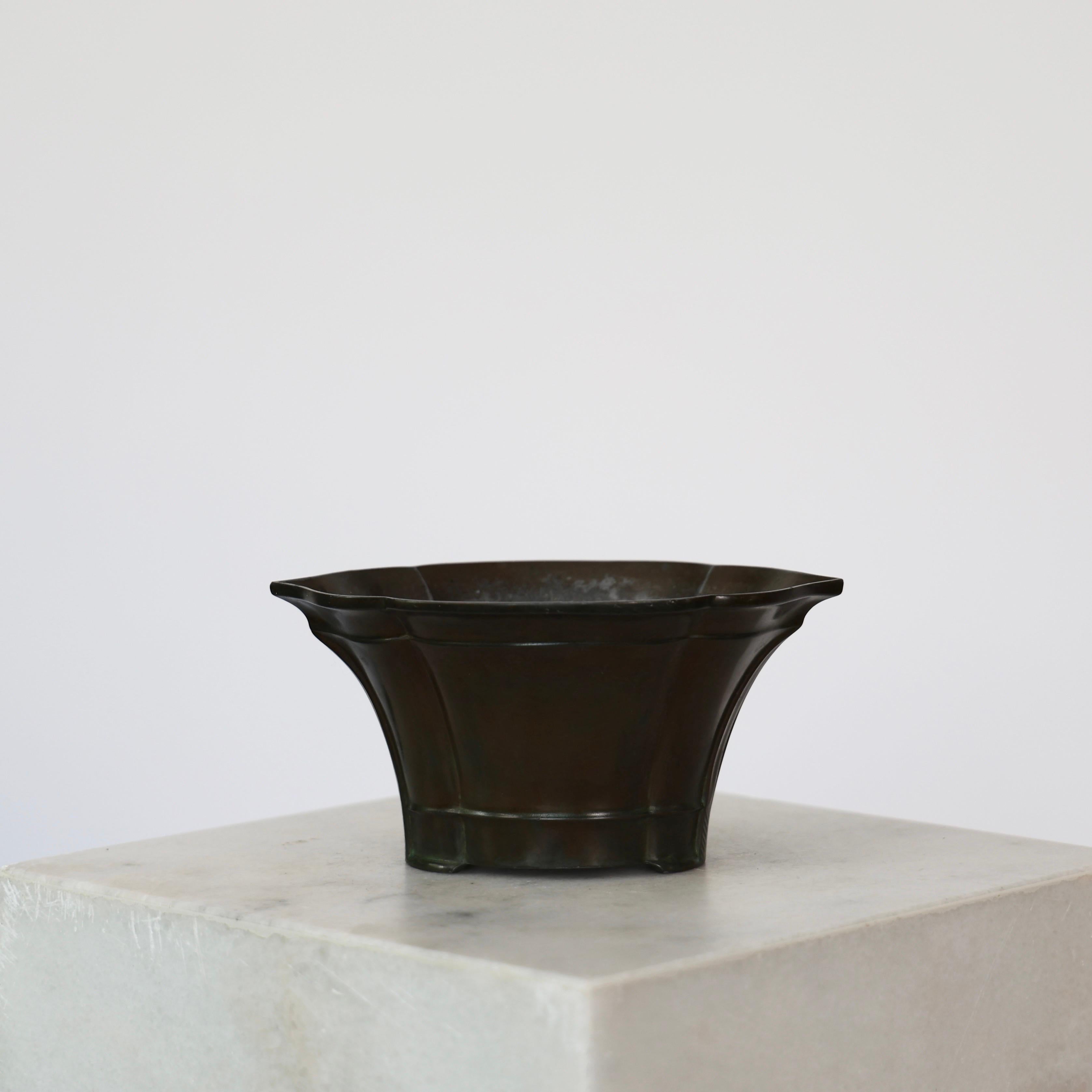 Diskometaler Blumentopf von Just Andersen, 1920er Jahre, Dänemark (Art déco) im Angebot