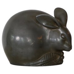Scultura di coniglio in diskometal disegnata da Just Andersen, anni '30, Danimarca