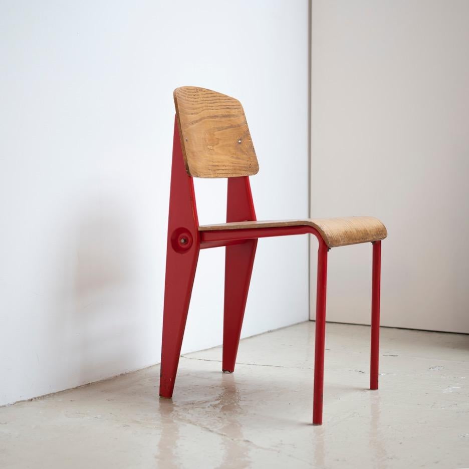 Size : W 41 D 48 H 81 SH 46.5 cm

Dismountable chair designed by Jean Prouvé in 1950s.
Burgundy bent steel frame, seat and backrest made of bent plywood.