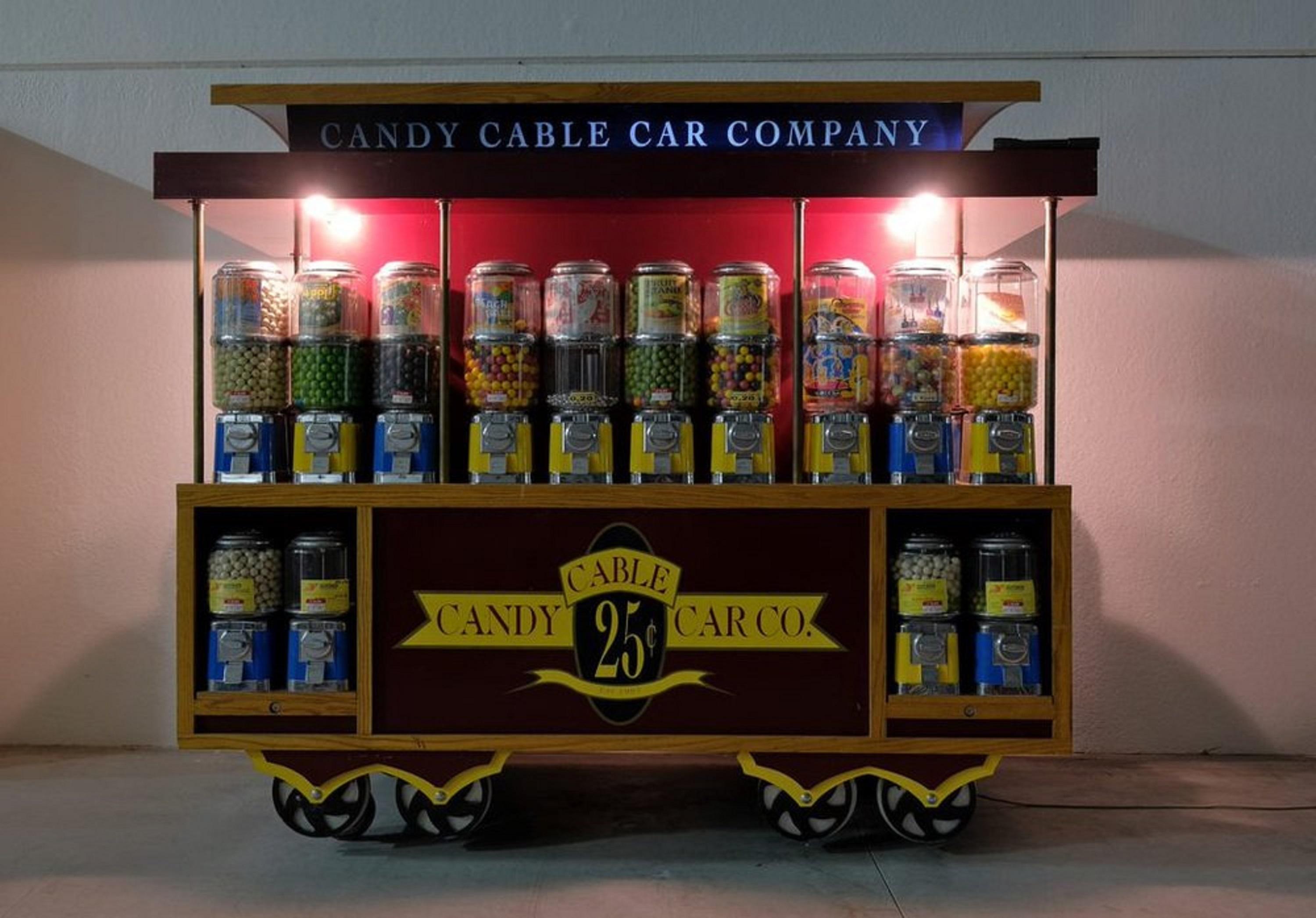 Weinlese-Süßigkeitsspender

Als authentische Ikone der amerikanischen Ästhetik der 1990er Jahre ist dieser charmante Süßigkeitenautomat 
